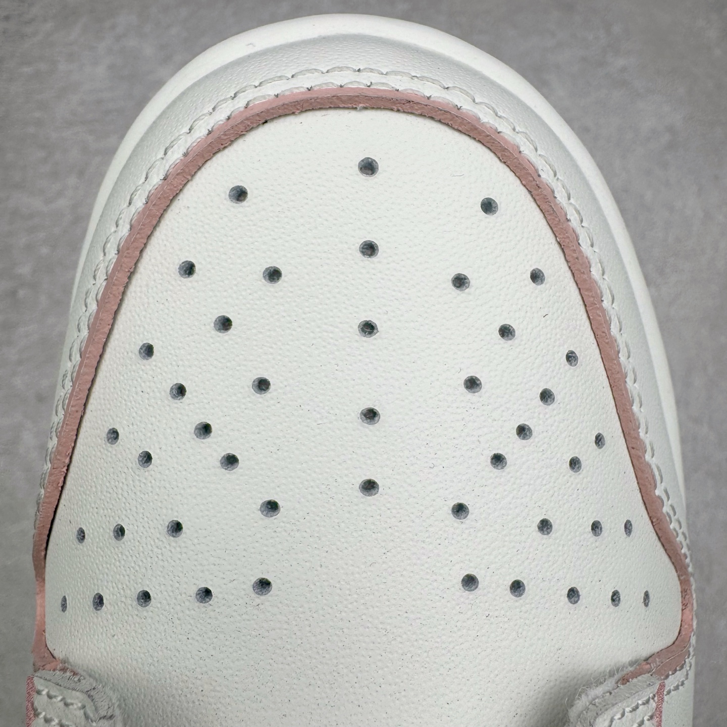 图片[11]-＃YC纯原 NK Dunk Low 心动旋律 WP0212-013 定制系列天花板 无原鞋不开发 全系列得物原鞋一比一校对开发 配色持续更新中 终端对接 优势输出 全套原厂楦头原纸板数据档案倾力打造 原汁原味莞产 极致还原 圈内最强针车工艺 高端零售指定版 广东原厂配套原盒原标 鞋盒分三个尺码段 原厂冲刀 超高清洁度 全鞋零毛边皮料切割 采用原厂百宏鞋带以及原厂百宏织唛舌标 内标可供原厂几率过验 进口原装条纹中底布 四线拉帮白色点胶 原厂拉帮手法遵循公司 原厂电绣 极致还原 尺码：36 36.5 37.5 38 38.5 39 40-选品中心