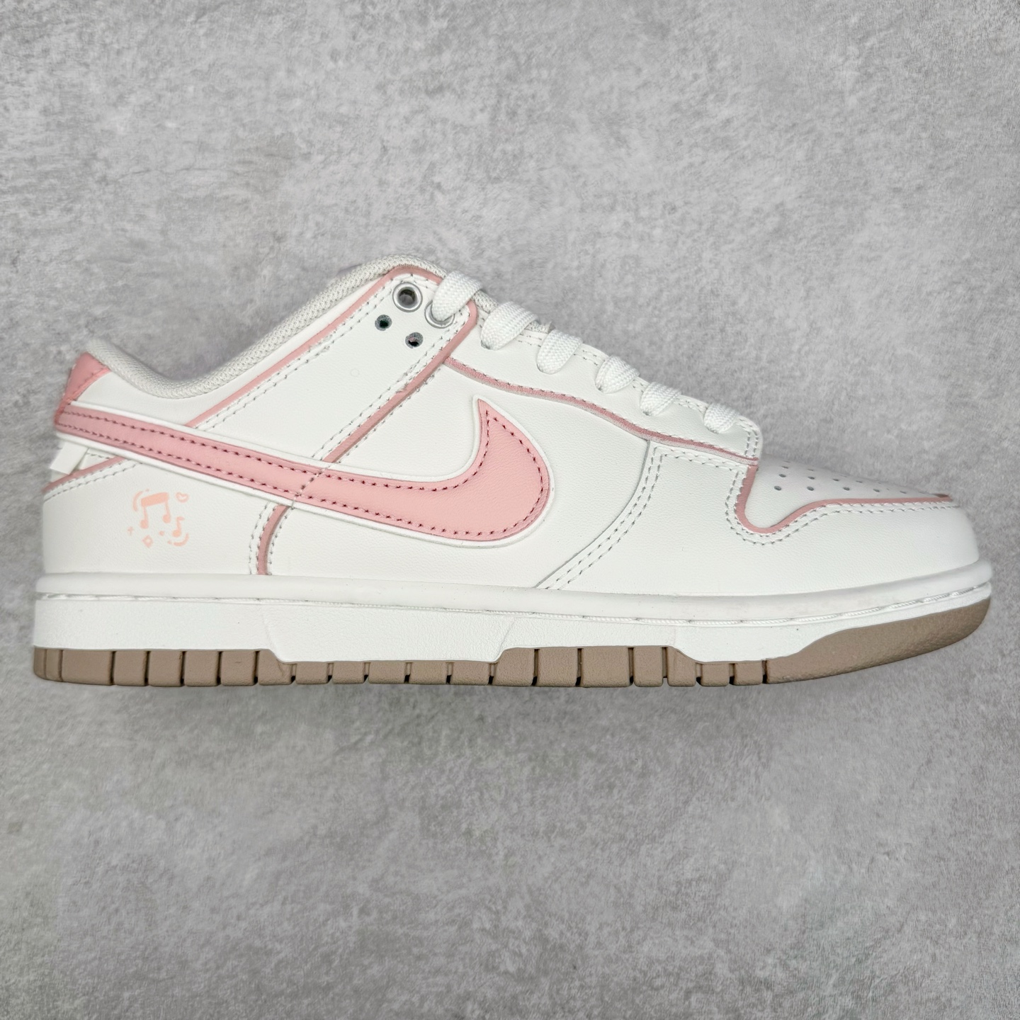 ＃YC纯原 NK Dunk Low 心动旋律 WP0212-013 定制系列天花板 无原鞋不开发 全系列得物原鞋一比一校对开发 配色持续更新中 终端对接 优势输出 全套原厂楦头原纸板数据档案倾力打造 原汁原味莞产 极致还原 圈内最强针车工艺 高端零售指定版 广东原厂配套原盒原标 鞋盒分三个尺码段 原厂冲刀 超高清洁度 全鞋零毛边皮料切割 采用原厂百宏鞋带以及原厂百宏织唛舌标 内标可供原厂几率过验 进口原装条纹中底布 四线拉帮白色点胶 原厂拉帮手法遵循公司 原厂电绣 极致还原 尺码：36 36.5 37.5 38 38.5 39 40-选品中心