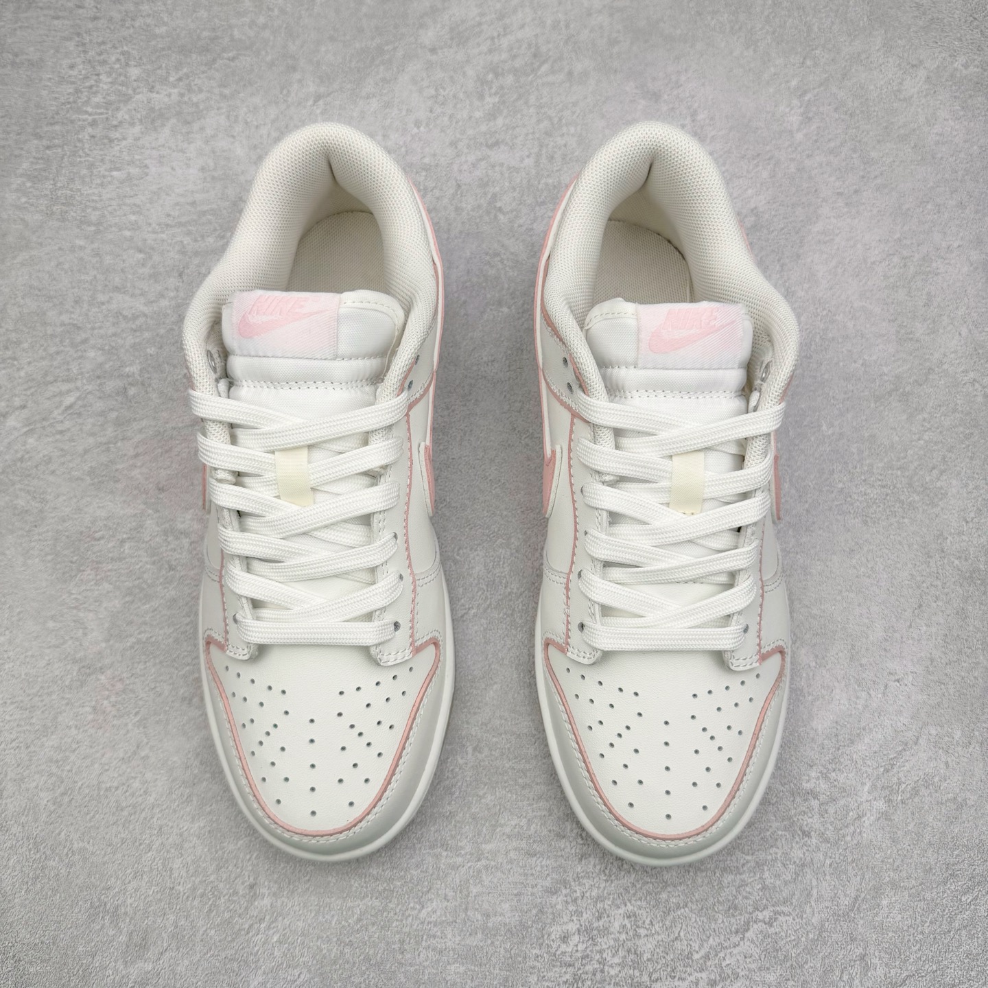 图片[2]-＃YC纯原 NK Dunk Low 心动旋律 WP0212-013 定制系列天花板 无原鞋不开发 全系列得物原鞋一比一校对开发 配色持续更新中 终端对接 优势输出 全套原厂楦头原纸板数据档案倾力打造 原汁原味莞产 极致还原 圈内最强针车工艺 高端零售指定版 广东原厂配套原盒原标 鞋盒分三个尺码段 原厂冲刀 超高清洁度 全鞋零毛边皮料切割 采用原厂百宏鞋带以及原厂百宏织唛舌标 内标可供原厂几率过验 进口原装条纹中底布 四线拉帮白色点胶 原厂拉帮手法遵循公司 原厂电绣 极致还原 尺码：36 36.5 37.5 38 38.5 39 40-选品中心