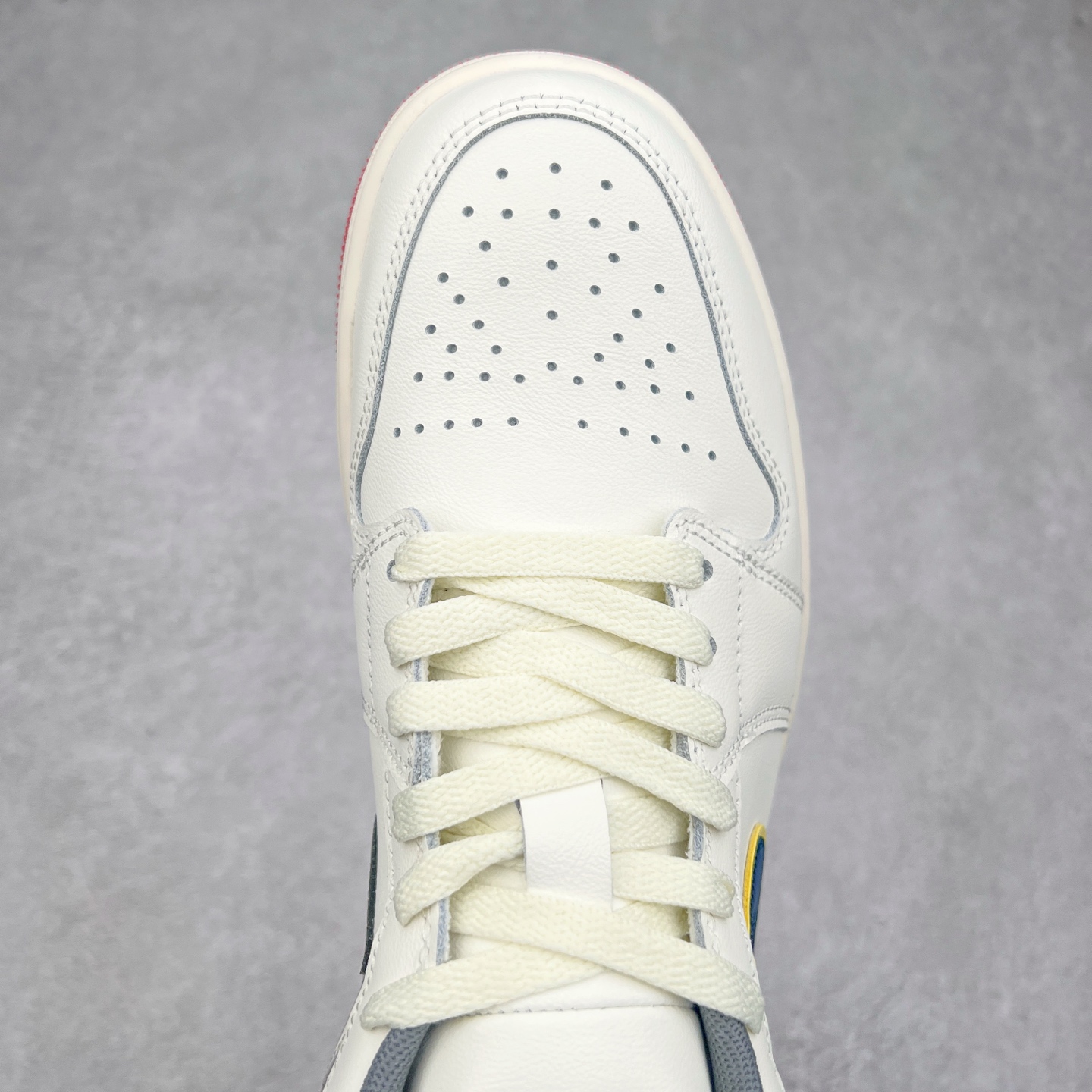 图片[4]-＃DT纯原 Air Jordan AJ1 Low 低帮 帆白黄 HV4511-133 终端优势供应 市面中低帮最具代表性版本没有之一 口碑大厂出品 品控大底版型不断改良更新 全套原纸板楦头开发 确保原汁原味 完美呈现版型 完美零毛边处理 原厂内置全掌气垫 价格定位良心 平台专用代工流水线出品 一眼公司既视感 拿到手的一瞬间就与众不同 碾压市面所有版本 全部原鞋开发 每一个配色都会采购原鞋确认细节 打破市面看图做货无好货之说 尺码：35.5 36 36.5 37.5 38 38.5 39 40 40.5 41 42 42.5 43 44 44.5 45 46-选品中心