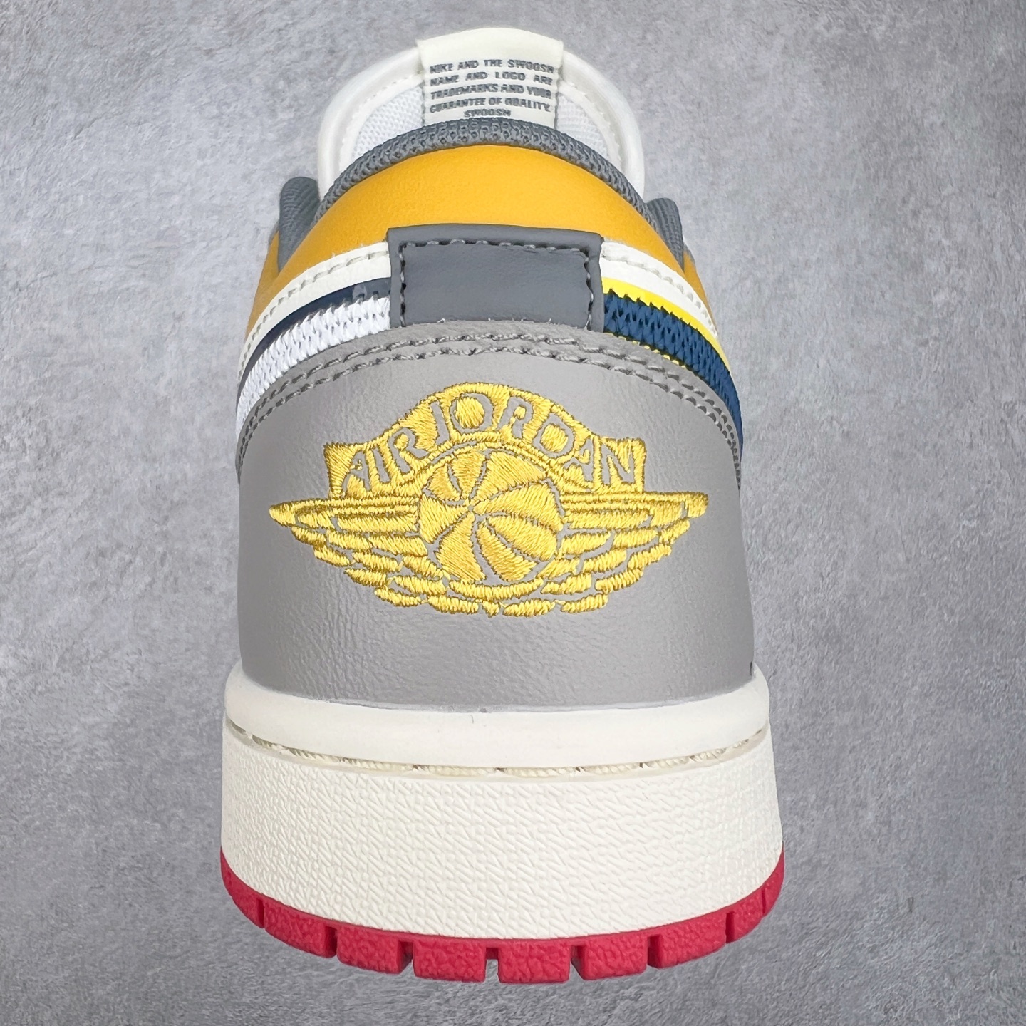 图片[8]-＃DT纯原 Air Jordan AJ1 Low 低帮 帆白黄 HV4511-133 终端优势供应 市面中低帮最具代表性版本没有之一 口碑大厂出品 品控大底版型不断改良更新 全套原纸板楦头开发 确保原汁原味 完美呈现版型 完美零毛边处理 原厂内置全掌气垫 价格定位良心 平台专用代工流水线出品 一眼公司既视感 拿到手的一瞬间就与众不同 碾压市面所有版本 全部原鞋开发 每一个配色都会采购原鞋确认细节 打破市面看图做货无好货之说 尺码：35.5 36 36.5 37.5 38 38.5 39 40 40.5 41 42 42.5 43 44 44.5 45 46-选品中心