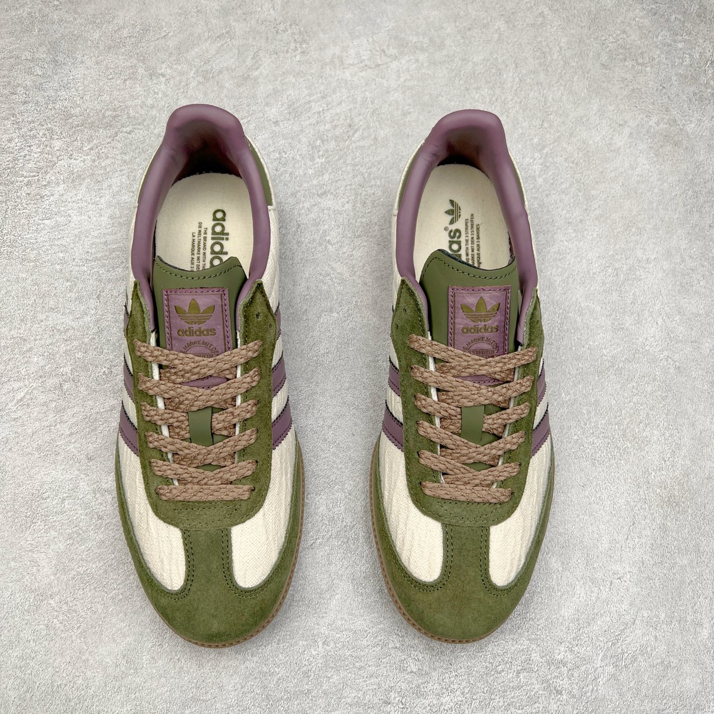 图片[2]-AD Original Samba OG 复古经典轻便板鞋 JP5675 这款桑巴鞋展示了高质量的工艺 带有装饰的超锁缝制和无缝的手感 柔软、柔软的皮革造型和标志性的3条纹完成了精致的外观 正规合身鞋带 鞋面上有绒面鞋垫 橡胶鞋底 享受正畸套筒软感 自50年代首次亮相以来就一直在赢得粉丝的青睐 尺码：36 36.5 37.5 38 38.5 39 40 40.5 41 42 42.5 43 44 44.5 45-选品中心