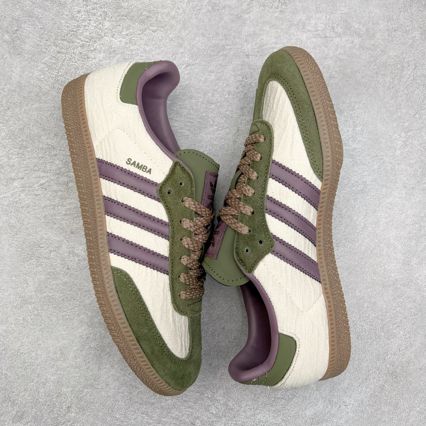 图片[3]-AD Original Samba OG 复古经典轻便板鞋 JP5675 这款桑巴鞋展示了高质量的工艺 带有装饰的超锁缝制和无缝的手感 柔软、柔软的皮革造型和标志性的3条纹完成了精致的外观 正规合身鞋带 鞋面上有绒面鞋垫 橡胶鞋底 享受正畸套筒软感 自50年代首次亮相以来就一直在赢得粉丝的青睐 尺码：36 36.5 37.5 38 38.5 39 40 40.5 41 42 42.5 43 44 44.5 45-选品中心