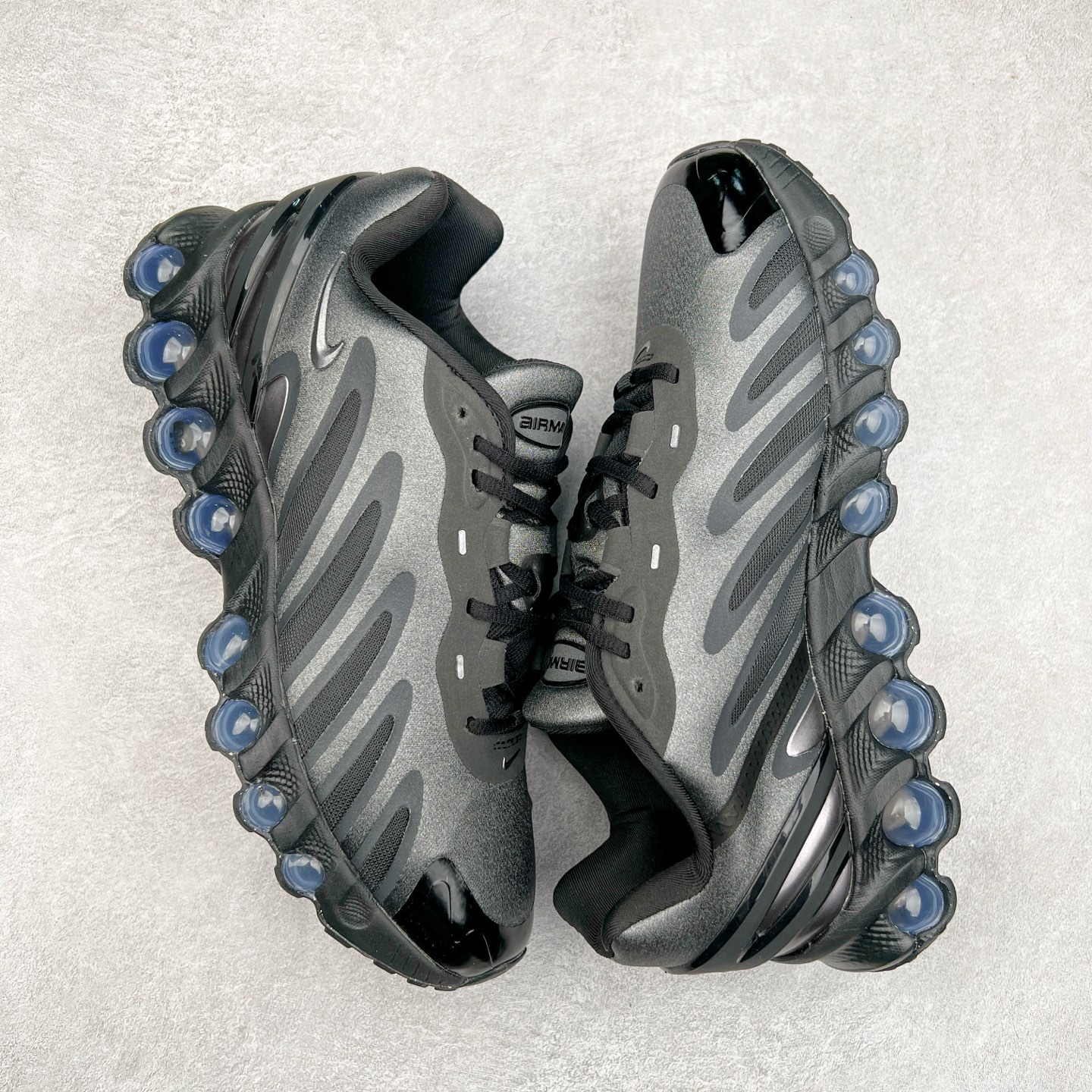 图片[3]-NK Air Max DN8 全掌科技气垫缓震运动跑鞋 HF5509-002 DN8的核心亮点在于其八腔气垫结构 根据不同部位设定的气压值专为行走设计 提供卓越的舒适感 鞋面的设计让人联想到上世纪90年代末至2000年代初的多款Air Max 中底上系列圆形孔洞引发了热议 不少人将其与竞争品牌的缓震技术进行比较 例如K-SWISS 2010年代初推出的Tubes技 及以多孔鞋底闻名的品牌 尺码：36 36.5 37.5 38 38.5 39 40 40.5 41 42 42.5 43 44 44.5 45-选品中心