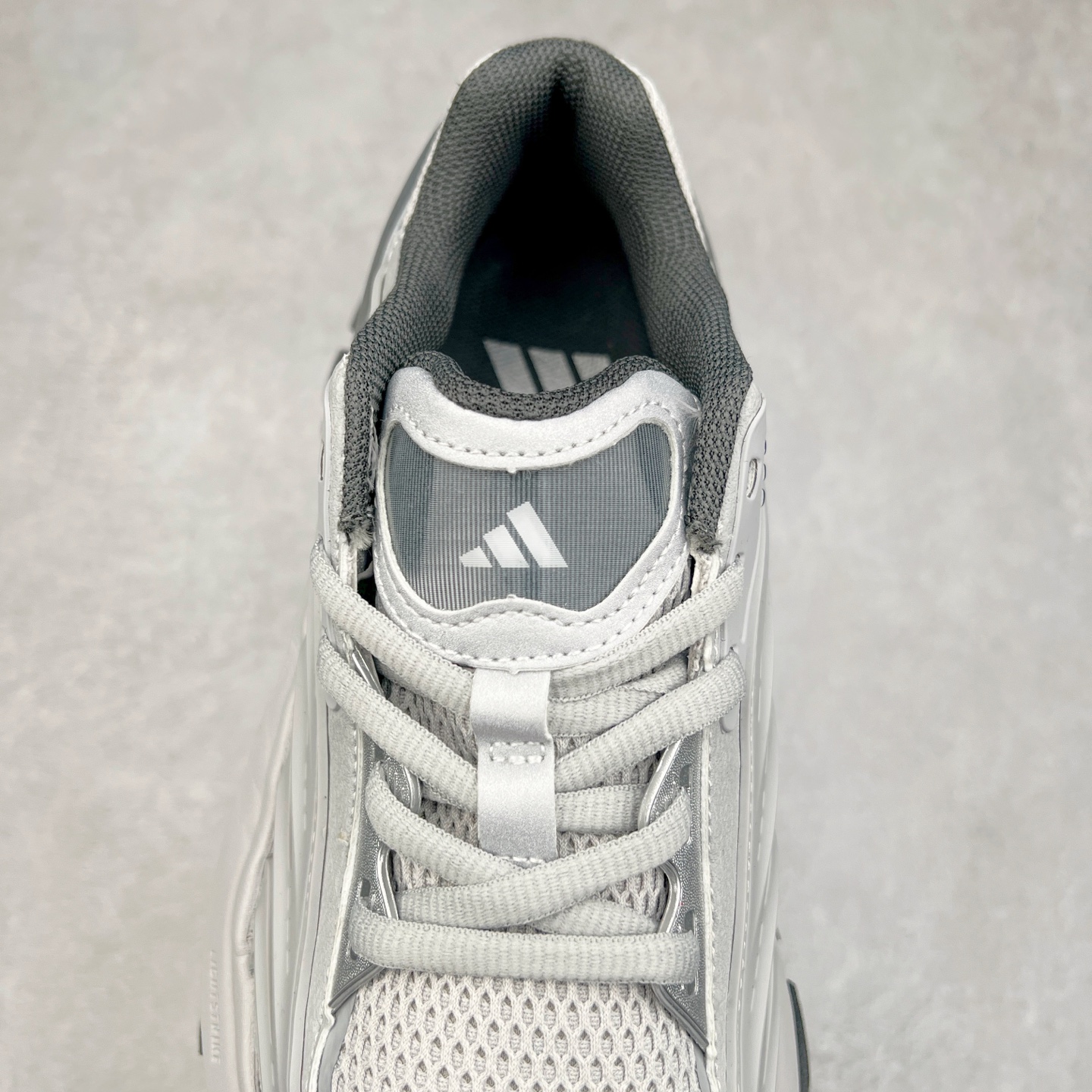 图片[5]-AD XLG MTW系列 舒适百搭防滑耐磨低帮跑步鞋老爹鞋 JS1501 鞋面采用贯穿式银条 完整的线条流畅度带来充分的视觉享受 鞋舌若隐若现的LOGO充满神秘感 夸张的鞋后跟幅度设计 线条感延伸至后跟标志三条杆彰显adidas调性 中底采用LIGHT STRIKE科技 在满足穿搭属性的同时提供舒适的脚感 完整的流线型设计语言 从鞋面贯穿到鞋底以及鞋花纹路 颜值与实力兼具 秀场与日常皆融 未来已来 让我们继续期待 实拍调校N版已经零色差零失真 百分百还原实物色彩所见即所得 不存在货不对板色差等低级问题 选购参考实物拍摄 不混卖不参货 只用心做好货严格选品 承诺混一赔十 尺码：36 36.5 37.5 38 38.5 39 40 40.5 41 42 42.5 43 44 44.5 45-选品中心