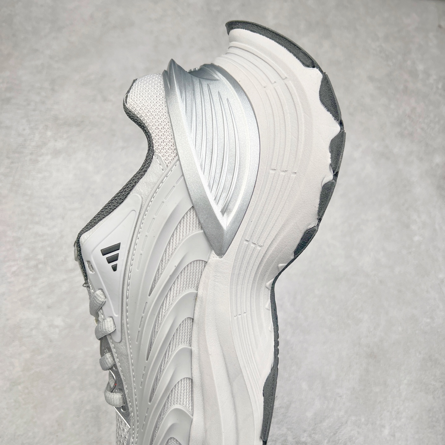 图片[7]-AD XLG MTW系列 舒适百搭防滑耐磨低帮跑步鞋老爹鞋 JS1501 鞋面采用贯穿式银条 完整的线条流畅度带来充分的视觉享受 鞋舌若隐若现的LOGO充满神秘感 夸张的鞋后跟幅度设计 线条感延伸至后跟标志三条杆彰显adidas调性 中底采用LIGHT STRIKE科技 在满足穿搭属性的同时提供舒适的脚感 完整的流线型设计语言 从鞋面贯穿到鞋底以及鞋花纹路 颜值与实力兼具 秀场与日常皆融 未来已来 让我们继续期待 实拍调校N版已经零色差零失真 百分百还原实物色彩所见即所得 不存在货不对板色差等低级问题 选购参考实物拍摄 不混卖不参货 只用心做好货严格选品 承诺混一赔十 尺码：36 36.5 37.5 38 38.5 39 40 40.5 41 42 42.5 43 44 44.5 45-选品中心