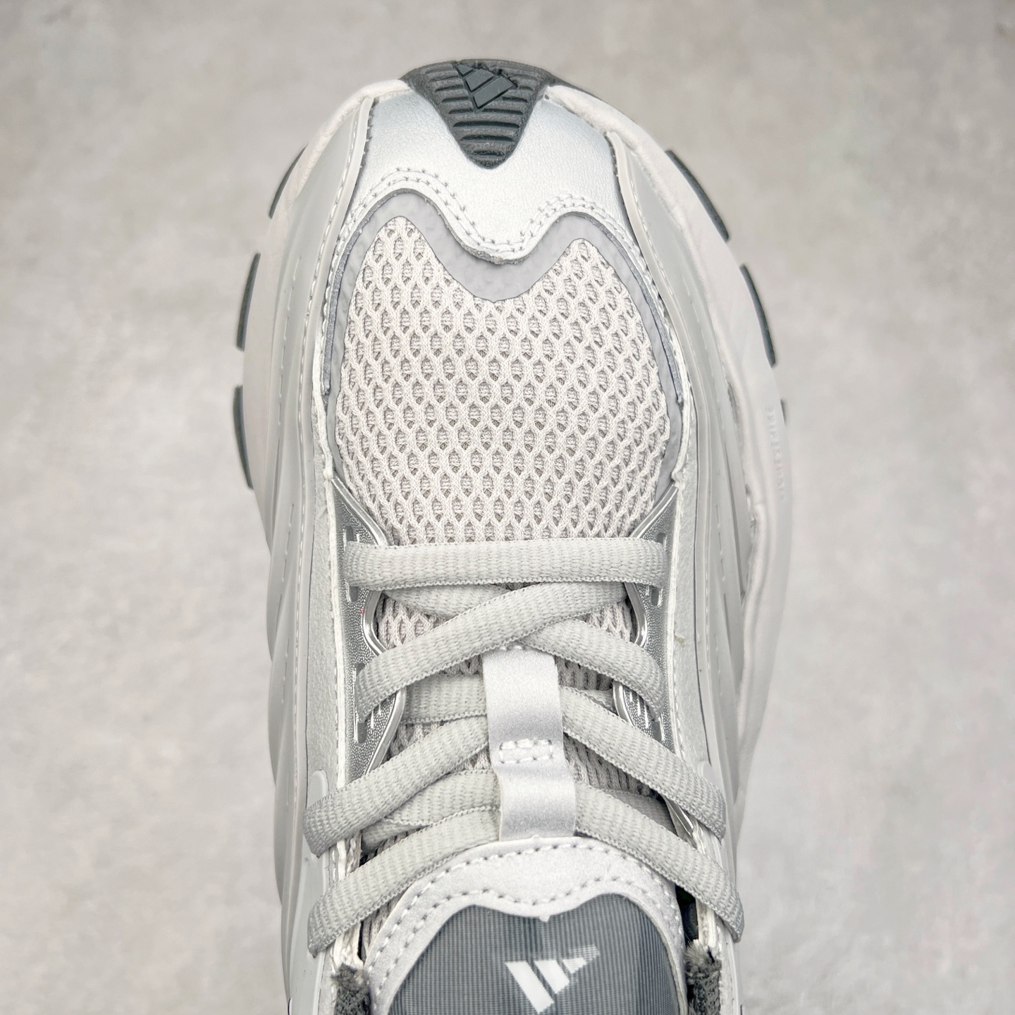 图片[4]-AD XLG MTW系列 舒适百搭防滑耐磨低帮跑步鞋老爹鞋 JS1501 鞋面采用贯穿式银条 完整的线条流畅度带来充分的视觉享受 鞋舌若隐若现的LOGO充满神秘感 夸张的鞋后跟幅度设计 线条感延伸至后跟标志三条杆彰显adidas调性 中底采用LIGHT STRIKE科技 在满足穿搭属性的同时提供舒适的脚感 完整的流线型设计语言 从鞋面贯穿到鞋底以及鞋花纹路 颜值与实力兼具 秀场与日常皆融 未来已来 让我们继续期待 实拍调校N版已经零色差零失真 百分百还原实物色彩所见即所得 不存在货不对板色差等低级问题 选购参考实物拍摄 不混卖不参货 只用心做好货严格选品 承诺混一赔十 尺码：36 36.5 37.5 38 38.5 39 40 40.5 41 42 42.5 43 44 44.5 45-选品中心