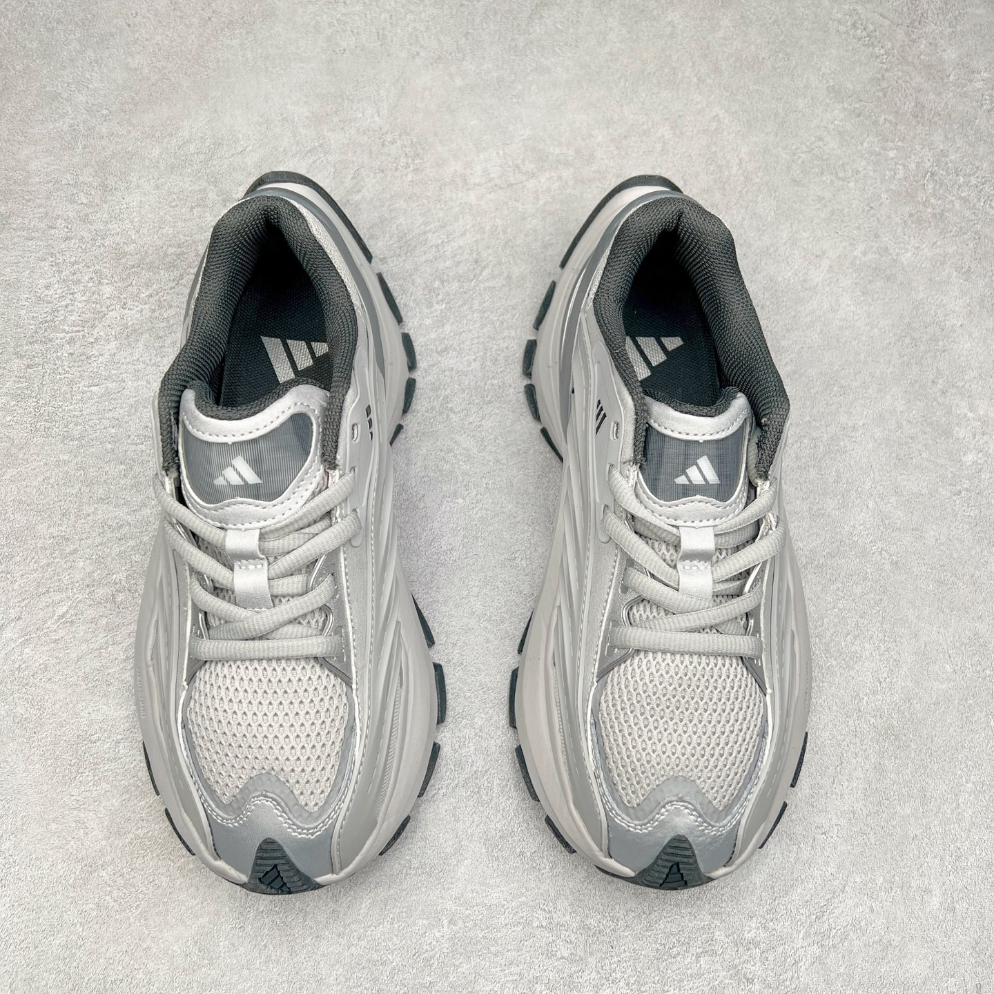 图片[2]-AD XLG MTW系列 舒适百搭防滑耐磨低帮跑步鞋老爹鞋 JS1501 鞋面采用贯穿式银条 完整的线条流畅度带来充分的视觉享受 鞋舌若隐若现的LOGO充满神秘感 夸张的鞋后跟幅度设计 线条感延伸至后跟标志三条杆彰显adidas调性 中底采用LIGHT STRIKE科技 在满足穿搭属性的同时提供舒适的脚感 完整的流线型设计语言 从鞋面贯穿到鞋底以及鞋花纹路 颜值与实力兼具 秀场与日常皆融 未来已来 让我们继续期待 实拍调校N版已经零色差零失真 百分百还原实物色彩所见即所得 不存在货不对板色差等低级问题 选购参考实物拍摄 不混卖不参货 只用心做好货严格选品 承诺混一赔十 尺码：36 36.5 37.5 38 38.5 39 40 40.5 41 42 42.5 43 44 44.5 45-选品中心