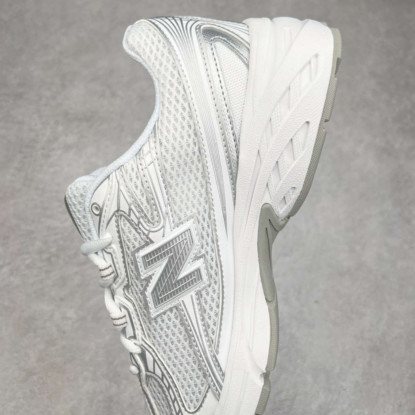 图片[7]-＃DT纯原 New Balance MR740 NB新百伦系列复古老爹风休闲运动慢跑鞋 采用轻质牛剖革拼接透气网眼衬垫织物鞋面材质 T-Beam大底提供足步弓支撑 保持步态稳定#后跟搭载外露缓震胶 鞋身整体以各种深浅不一的灰色覆盖 鞋头以淡蓝色调装饰，网眼衬垫通过不规律的色块实现做旧的美感 泛黄的鞋底更是进一步增添了复古气息 尺码：36 37 37.5 38 38.5 39.5 40 40.5 41.5 42 42.5 43 44 44.5 45-选品中心