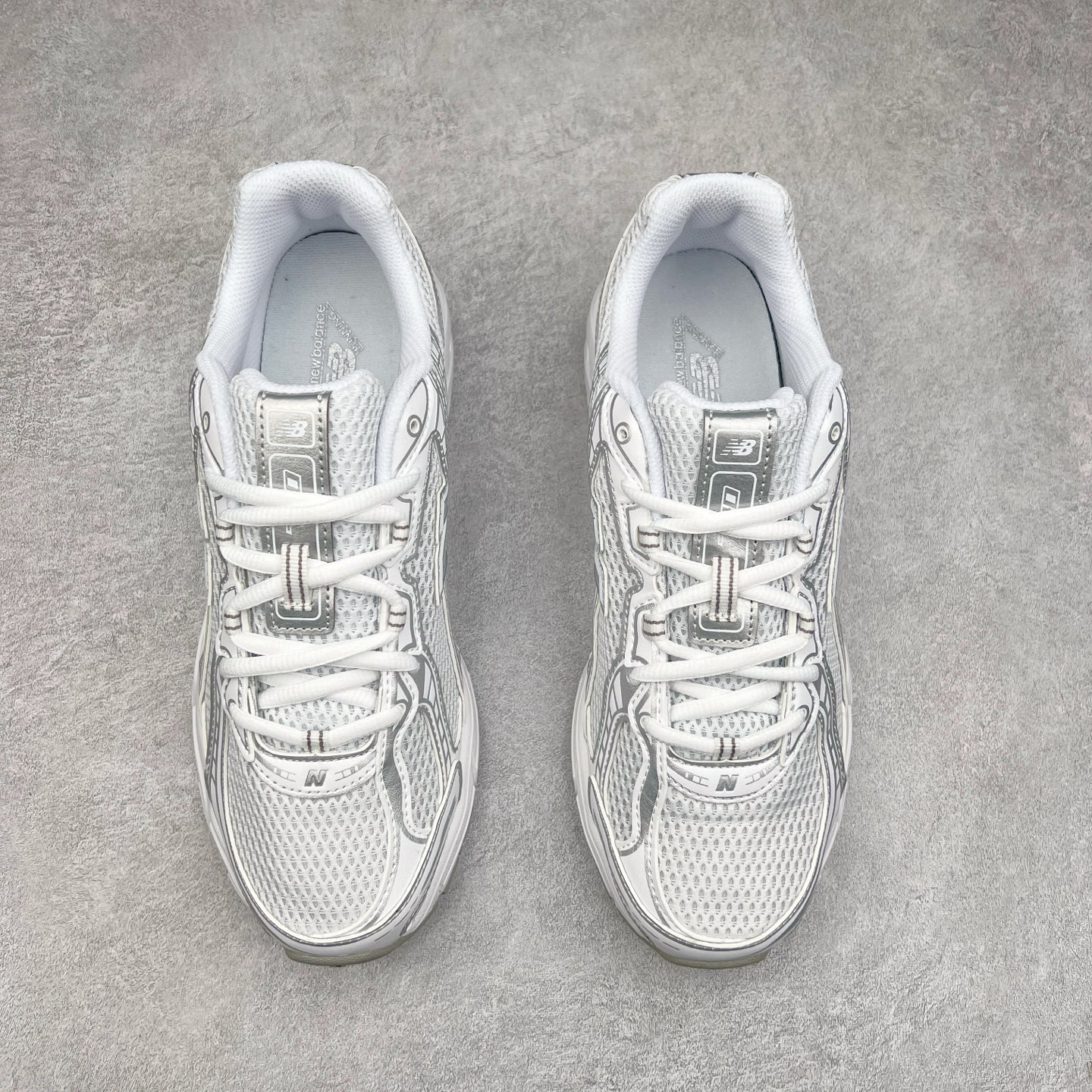 图片[2]-＃DT纯原 New Balance MR740 NB新百伦系列复古老爹风休闲运动慢跑鞋 采用轻质牛剖革拼接透气网眼衬垫织物鞋面材质 T-Beam大底提供足步弓支撑 保持步态稳定#后跟搭载外露缓震胶 鞋身整体以各种深浅不一的灰色覆盖 鞋头以淡蓝色调装饰，网眼衬垫通过不规律的色块实现做旧的美感 泛黄的鞋底更是进一步增添了复古气息 尺码：36 37 37.5 38 38.5 39.5 40 40.5 41.5 42 42.5 43 44 44.5 45-选品中心