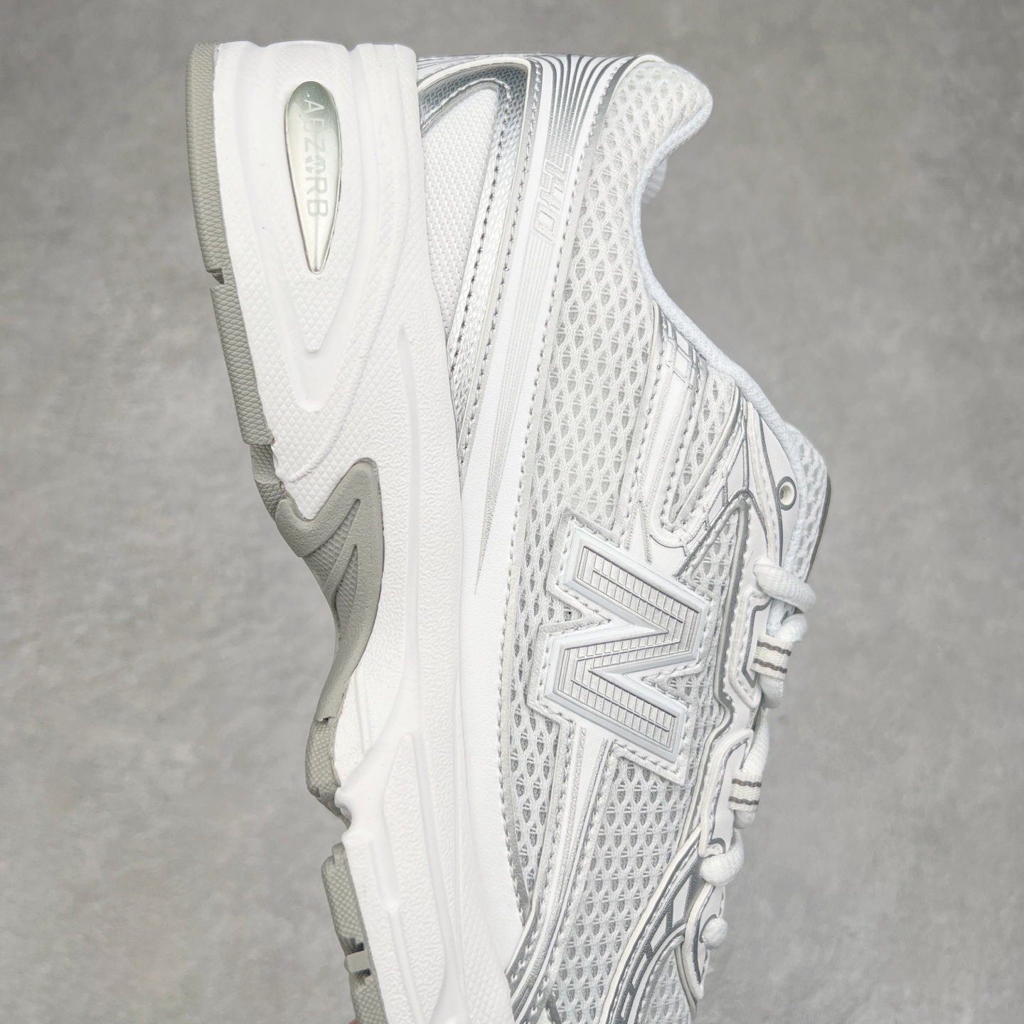 图片[6]-＃DT纯原 New Balance MR740 NB新百伦系列复古老爹风休闲运动慢跑鞋 采用轻质牛剖革拼接透气网眼衬垫织物鞋面材质 T-Beam大底提供足步弓支撑 保持步态稳定#后跟搭载外露缓震胶 鞋身整体以各种深浅不一的灰色覆盖 鞋头以淡蓝色调装饰，网眼衬垫通过不规律的色块实现做旧的美感 泛黄的鞋底更是进一步增添了复古气息 尺码：36 37 37.5 38 38.5 39.5 40 40.5 41.5 42 42.5 43 44 44.5 45-选品中心