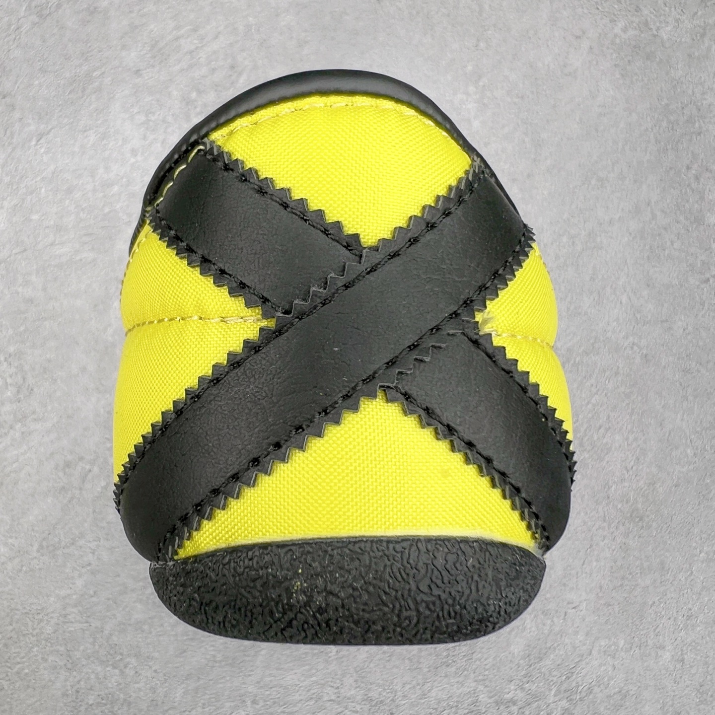 图片[8]-AD Originals Tokyo 东京限定系列复古百搭薄底德训风低帮休闲运动T头鞋 JI3299 ORIGINALS 挖掘复古运动基因，文 将经典与现代完美融合，推出薄底鞋系列，引起潮流趋势。此次COSTS带来的是ADIDAS ORIGINALS TOKYO系列黑白两款百搭配色，鞋款鞋面舒适贴合脚面， 同时采用柔软材质，穿着轻便舒适；中底缓震性能，鞋底有一定弹性，日常穿搭舒适且防滑。尺码：35⅔ 36 36⅔ 37⅓ 38 38⅔ 39⅓ 40 40⅔ 41⅓ 42 42⅔ 43⅓ 44 45-选品中心