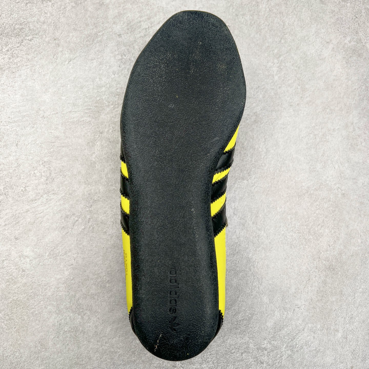 图片[9]-AD Originals Tokyo 东京限定系列复古百搭薄底德训风低帮休闲运动T头鞋 JI3299 ORIGINALS 挖掘复古运动基因，文 将经典与现代完美融合，推出薄底鞋系列，引起潮流趋势。此次COSTS带来的是ADIDAS ORIGINALS TOKYO系列黑白两款百搭配色，鞋款鞋面舒适贴合脚面， 同时采用柔软材质，穿着轻便舒适；中底缓震性能，鞋底有一定弹性，日常穿搭舒适且防滑。尺码：35⅔ 36 36⅔ 37⅓ 38 38⅔ 39⅓ 40 40⅔ 41⅓ 42 42⅔ 43⅓ 44 45-选品中心