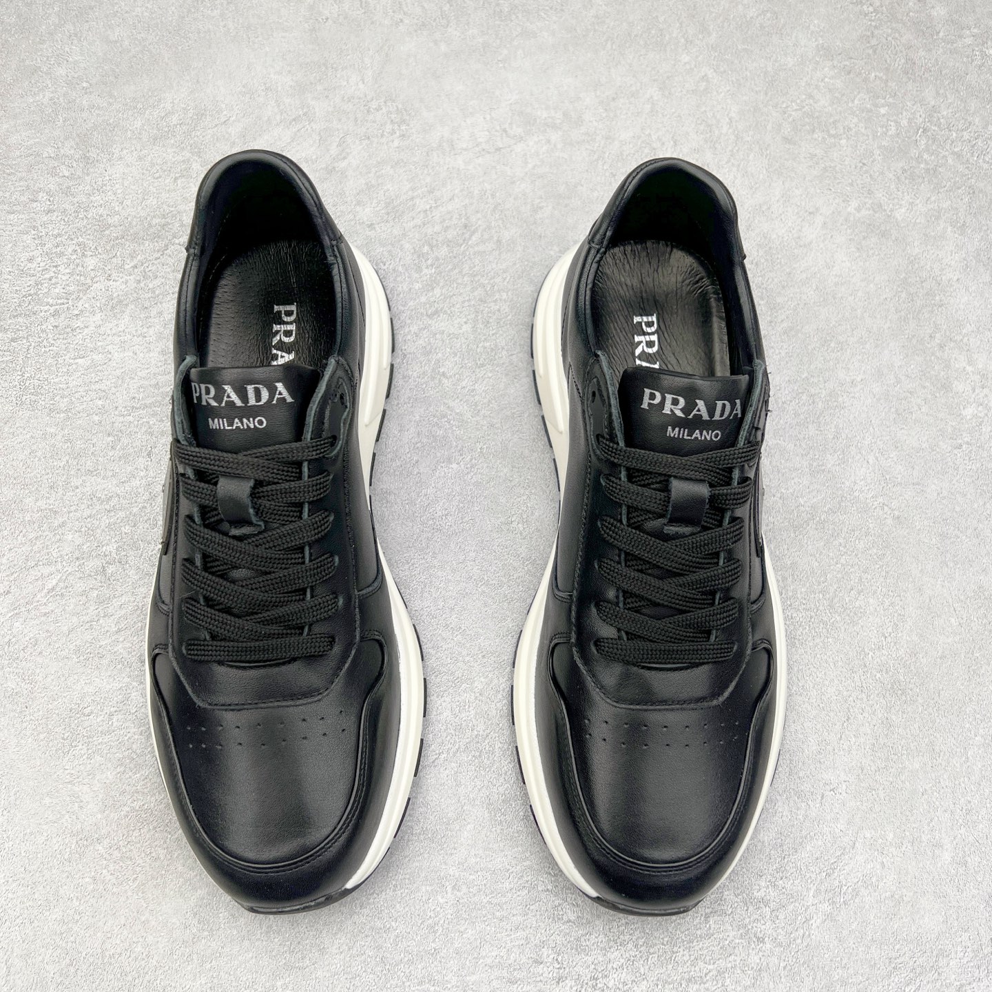 图片[2]-PRADA普拉达 厚底徽标系带运动休闲男鞋系列 #广东大厂品质 专柜同步 大气个性更潮更抢眼更追求档次，它将颠覆旧念，与您共度时尚潮人必备! 面料采用原版进口小牛皮 牛皮内里垫脚 橡胶发泡大底 轻便防滑耐磨 脚感舒适 款式耐看做工精细 配以简洁利落的鞋楦 彰显男人的果敢和硬朗 尺码：38-44（皮鞋码）-选品中心