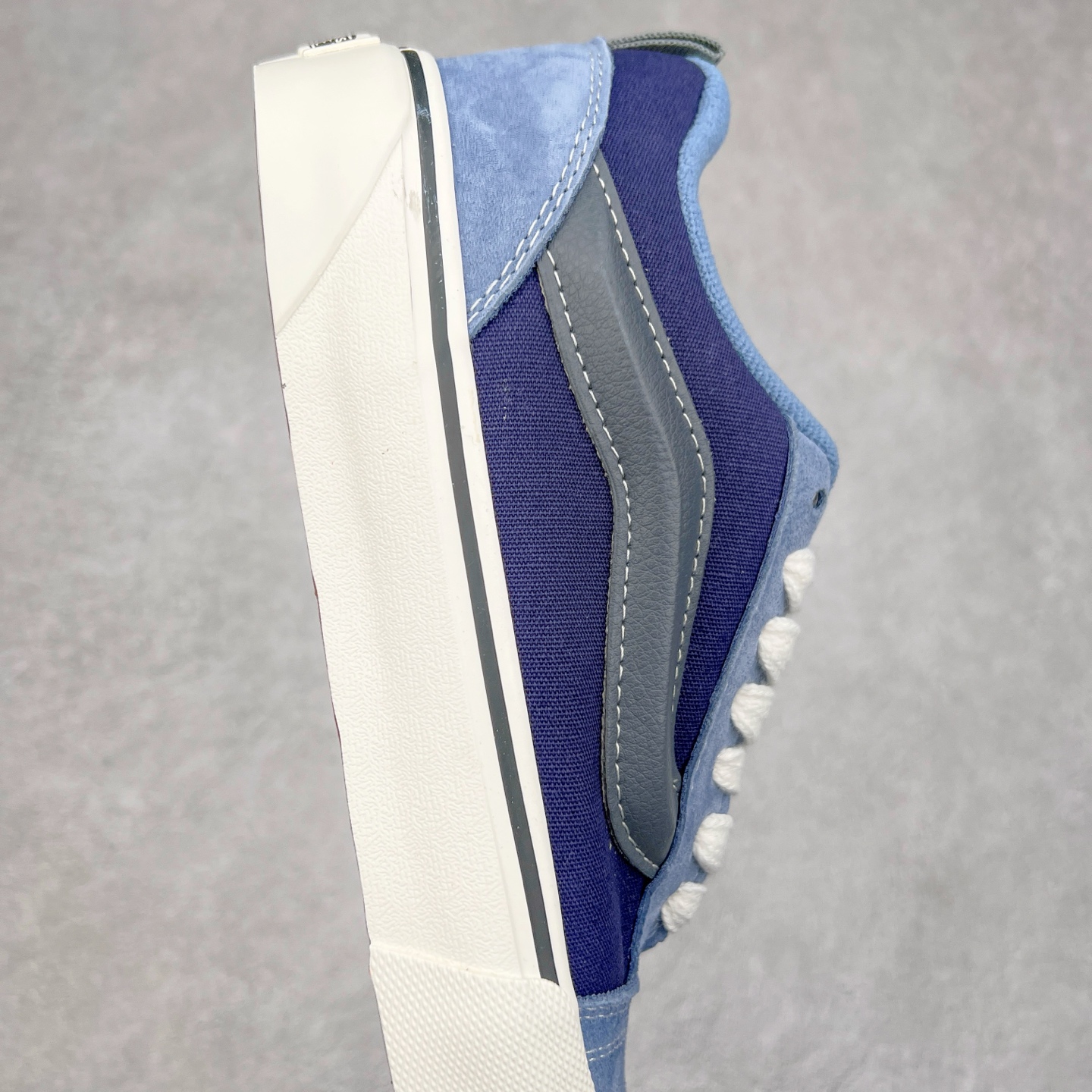 图片[6]-Vans Knu Skool 黑蓝拼接 官方新款 复古休闲胖胖面包鞋 肥胖版大LOGO原版全皮猪八面料 尺码：35 36 36.5 37 38 38.5 39 40 40.5 41 42 42.5 43 44 工艺：硫化1：1（重量1：1、真标、原钢印、材质标、鞋型标、合格证）-选品中心