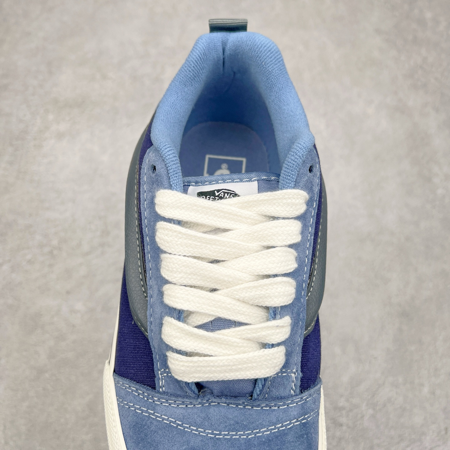 图片[5]-Vans Knu Skool 黑蓝拼接 官方新款 复古休闲胖胖面包鞋 肥胖版大LOGO原版全皮猪八面料 尺码：35 36 36.5 37 38 38.5 39 40 40.5 41 42 42.5 43 44 工艺：硫化1：1（重量1：1、真标、原钢印、材质标、鞋型标、合格证）-选品中心