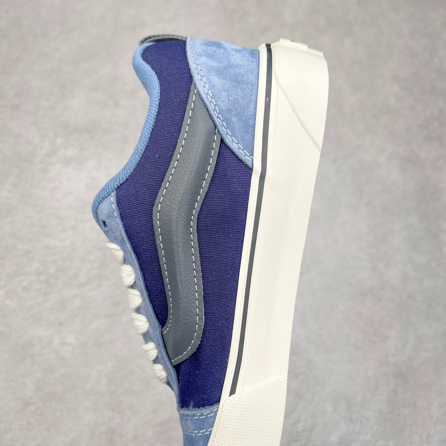 图片[7]-Vans Knu Skool 黑蓝拼接 官方新款 复古休闲胖胖面包鞋 肥胖版大LOGO原版全皮猪八面料 尺码：35 36 36.5 37 38 38.5 39 40 40.5 41 42 42.5 43 44 工艺：硫化1：1（重量1：1、真标、原钢印、材质标、鞋型标、合格证）-选品中心