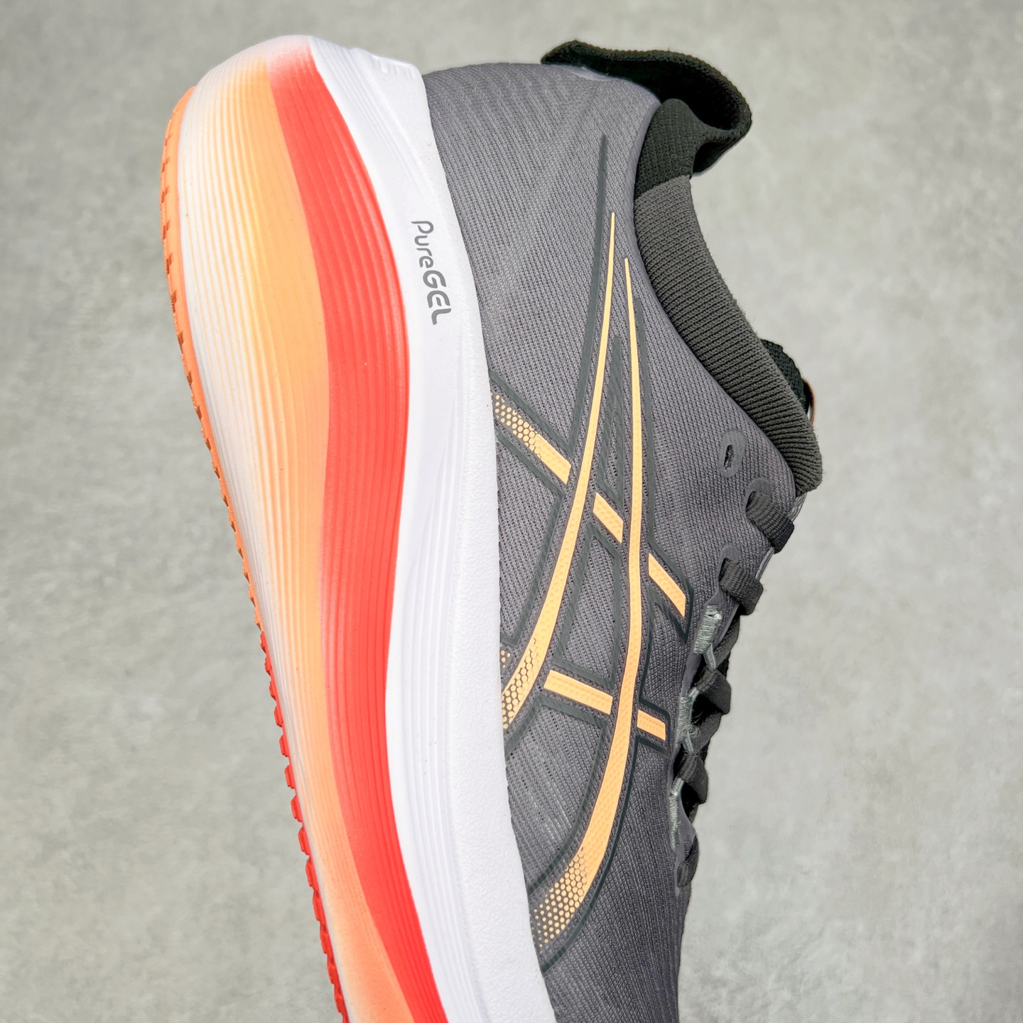 图片[6]-Asics GEL-Nimbus 27 亚瑟士缓震跑鞋 近年复古风潮的势头很旺 ASICS一直坚信保持身体的健康与活力是打造健康快乐的生活方式的最佳途径 ASICS为复古鞋型注入新设计 为玩家的街头穿搭提供了更多可能 GEL-NIMBUSTM9运动鞋最初是为中立和仰卧跑步者设计的长距离训练器 采用原始材料和关键细节重新设计 其Y2K时代的工业外观也被大胆的对比和色块所抵消 尺码：36 36.5 37.5 38 38.5 39 40 40.5 41.5 42 42.5 43.5 44 44.5 45-选品中心