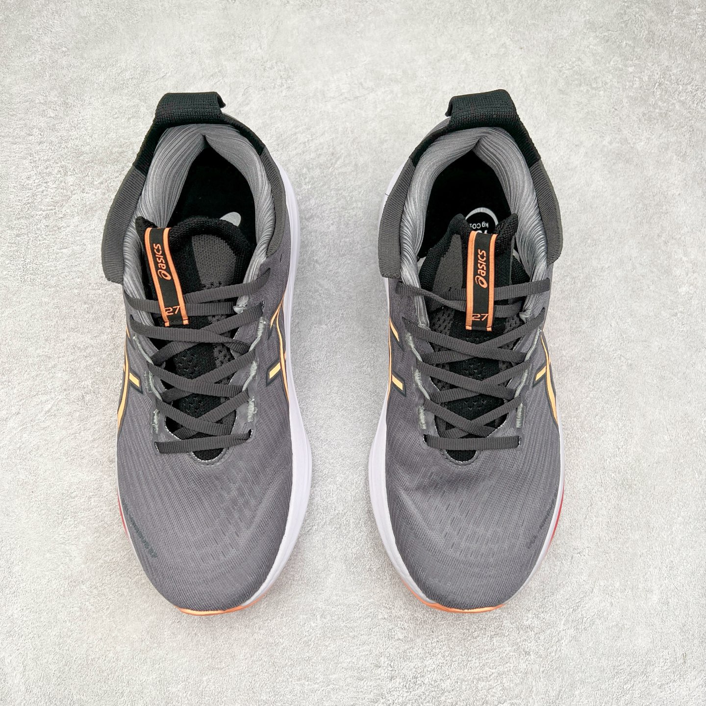 图片[2]-Asics GEL-Nimbus 27 亚瑟士缓震跑鞋 近年复古风潮的势头很旺 ASICS一直坚信保持身体的健康与活力是打造健康快乐的生活方式的最佳途径 ASICS为复古鞋型注入新设计 为玩家的街头穿搭提供了更多可能 GEL-NIMBUSTM9运动鞋最初是为中立和仰卧跑步者设计的长距离训练器 采用原始材料和关键细节重新设计 其Y2K时代的工业外观也被大胆的对比和色块所抵消 尺码：36 36.5 37.5 38 38.5 39 40 40.5 41.5 42 42.5 43.5 44 44.5 45-选品中心