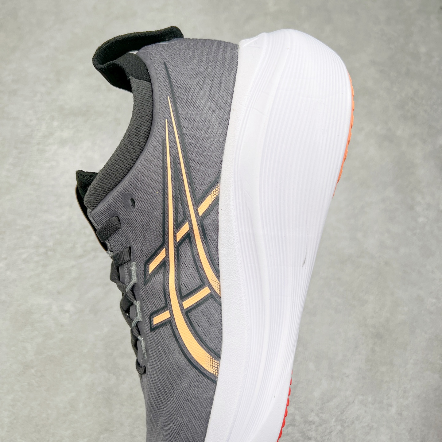 图片[7]-Asics GEL-Nimbus 27 亚瑟士缓震跑鞋 近年复古风潮的势头很旺 ASICS一直坚信保持身体的健康与活力是打造健康快乐的生活方式的最佳途径 ASICS为复古鞋型注入新设计 为玩家的街头穿搭提供了更多可能 GEL-NIMBUSTM9运动鞋最初是为中立和仰卧跑步者设计的长距离训练器 采用原始材料和关键细节重新设计 其Y2K时代的工业外观也被大胆的对比和色块所抵消 尺码：36 36.5 37.5 38 38.5 39 40 40.5 41.5 42 42.5 43.5 44 44.5 45-选品中心