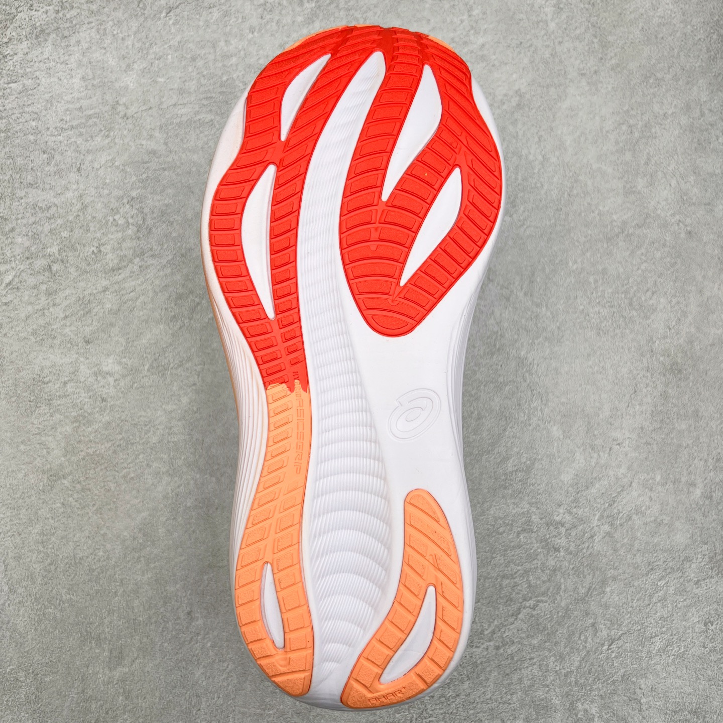 图片[9]-Asics GEL-Nimbus 27 亚瑟士缓震跑鞋 近年复古风潮的势头很旺 ASICS一直坚信保持身体的健康与活力是打造健康快乐的生活方式的最佳途径 ASICS为复古鞋型注入新设计 为玩家的街头穿搭提供了更多可能 GEL-NIMBUSTM9运动鞋最初是为中立和仰卧跑步者设计的长距离训练器 采用原始材料和关键细节重新设计 其Y2K时代的工业外观也被大胆的对比和色块所抵消 尺码：36 36.5 37.5 38 38.5 39 40 40.5 41.5 42 42.5 43.5 44 44.5 45-选品中心