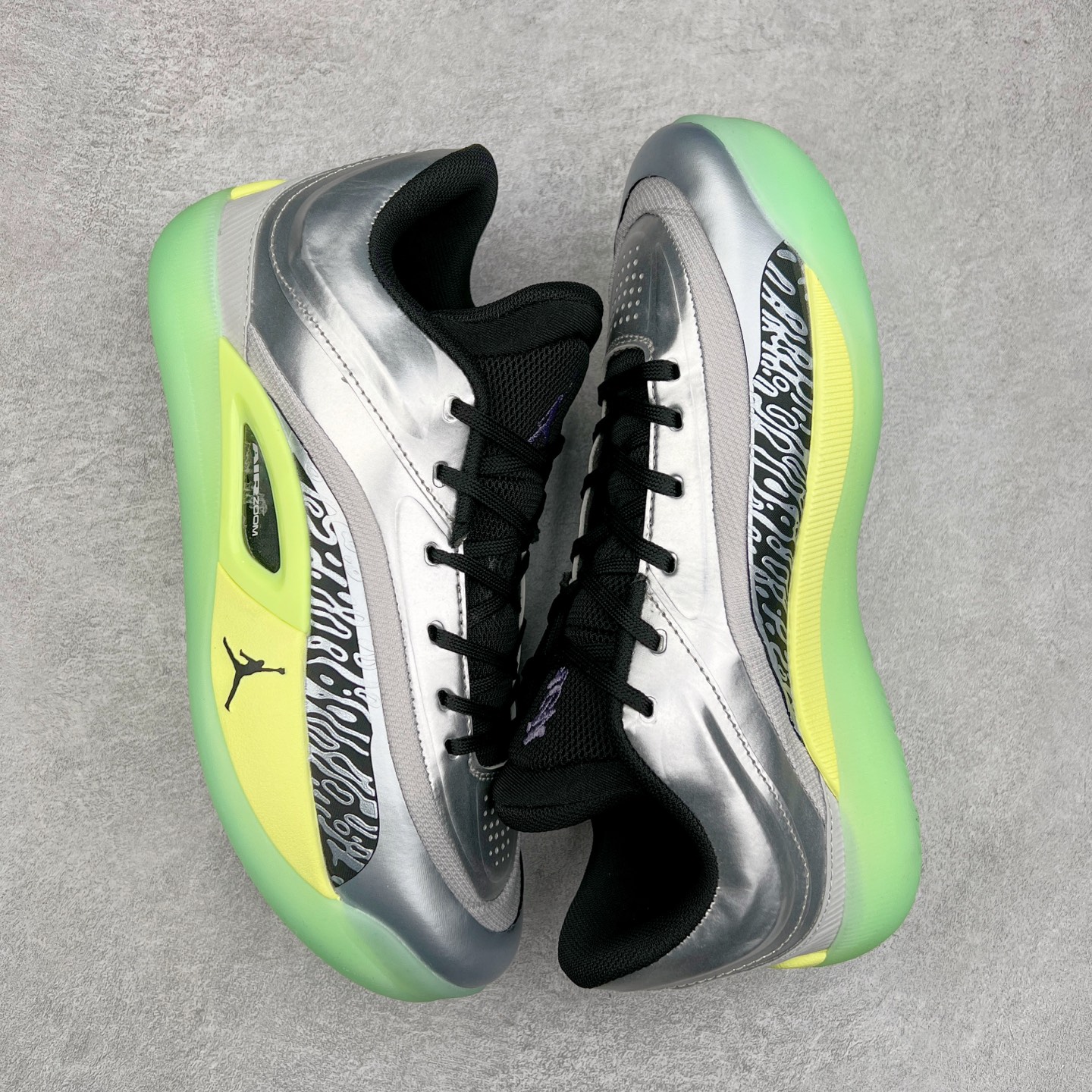 图片[3]-Jordan Zion 4 锡安4代舒适耐用防滑耐磨低帮 篮球鞋 鞋面采用金属银色，搭配半透明外底，既彰显大胆个性，又不失实用性。鞋舌、鞋跟及外底上均饰有锡安的标志性元素，为这款现代设计增添了独特的个人风格。Zion 4 采用先进技术设计，创新的结构提供了卓越的支撑，增强球场上的爆发力和敏捷性。这款球鞋在展现时尚风格与卓越性能的同时，也完美捕捉到了 Zion 充满活力的个性特征。尺码：40 40.5 41 42 42.5 43 44 44.5 45 46-选品中心