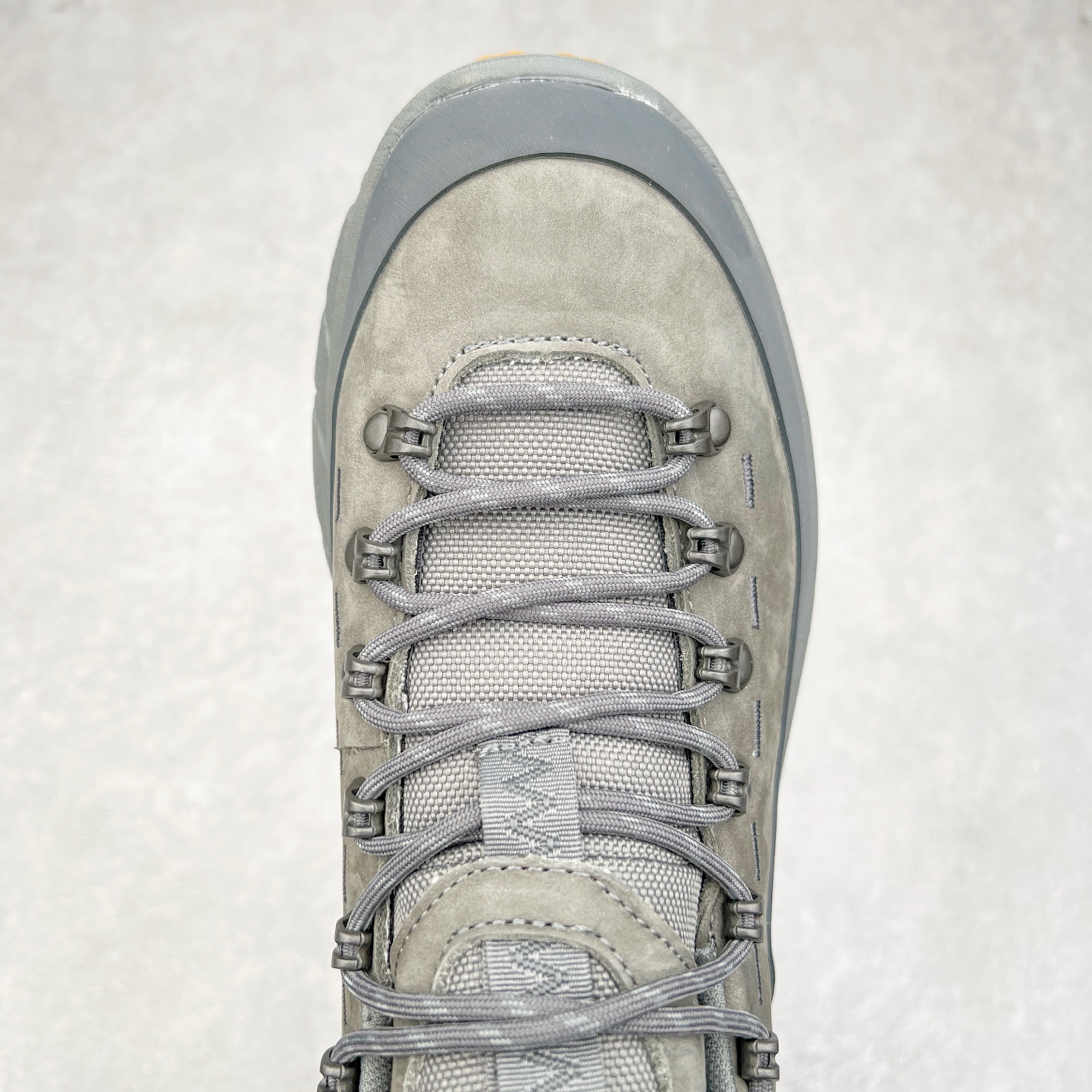 图片[4]-＃纯原 HOKA ONE ONE Tor Uitra Low 托亚潮流户外越野登山功能鞋 鞋款利用机能、户外、复古元素将都市型格与户外机能无缝结合 既能自由穿梭于城市的钢筋水泥之间 也能轻松演绎山系潮流搭配 全粒面皮革结合模压鞋口 提升持久耐穿度 直至鞋头的鞋带设计 舒适灵活的调节 搭配鞋头处HOKA ONE ONE飞翼纹饰 营造了个性十足的张扬气场 Tor Ultra 配备 Vibram® 鞋底与 EVA 和RMAT® 中底 给穿著者最佳的抓地力及舒适性 另外中底的金属摇杆可稳定脚部行程 当走过崎岖山路时依然让脚部得到平稳的感觉 而整对鞋以皮革和耐用尼龙布材打造 与坚固的鞋底相结合 可以牢固地支撑脚部和脚踝 另外外层搭载的Event技术 保持鞋履防水以及鞋内透气作用 尺码：36 36.5 37.5 38 38.5 39 40 40.5 41 42 42.5 43 44 44.5 45-选品中心