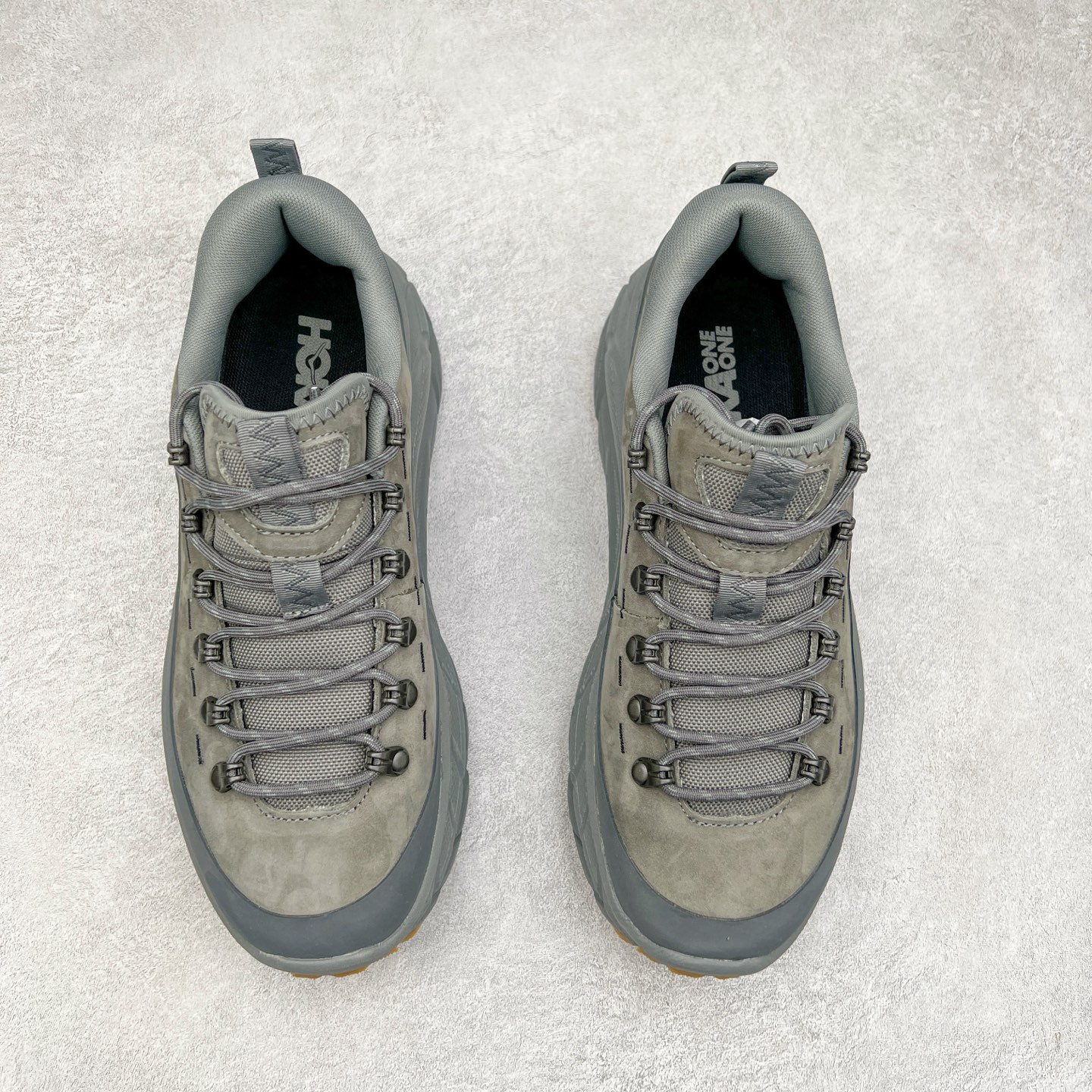 图片[2]-＃纯原 HOKA ONE ONE Tor Uitra Low 托亚潮流户外越野登山功能鞋 鞋款利用机能、户外、复古元素将都市型格与户外机能无缝结合 既能自由穿梭于城市的钢筋水泥之间 也能轻松演绎山系潮流搭配 全粒面皮革结合模压鞋口 提升持久耐穿度 直至鞋头的鞋带设计 舒适灵活的调节 搭配鞋头处HOKA ONE ONE飞翼纹饰 营造了个性十足的张扬气场 Tor Ultra 配备 Vibram® 鞋底与 EVA 和RMAT® 中底 给穿著者最佳的抓地力及舒适性 另外中底的金属摇杆可稳定脚部行程 当走过崎岖山路时依然让脚部得到平稳的感觉 而整对鞋以皮革和耐用尼龙布材打造 与坚固的鞋底相结合 可以牢固地支撑脚部和脚踝 另外外层搭载的Event技术 保持鞋履防水以及鞋内透气作用 尺码：36 36.5 37.5 38 38.5 39 40 40.5 41 42 42.5 43 44 44.5 45-选品中心