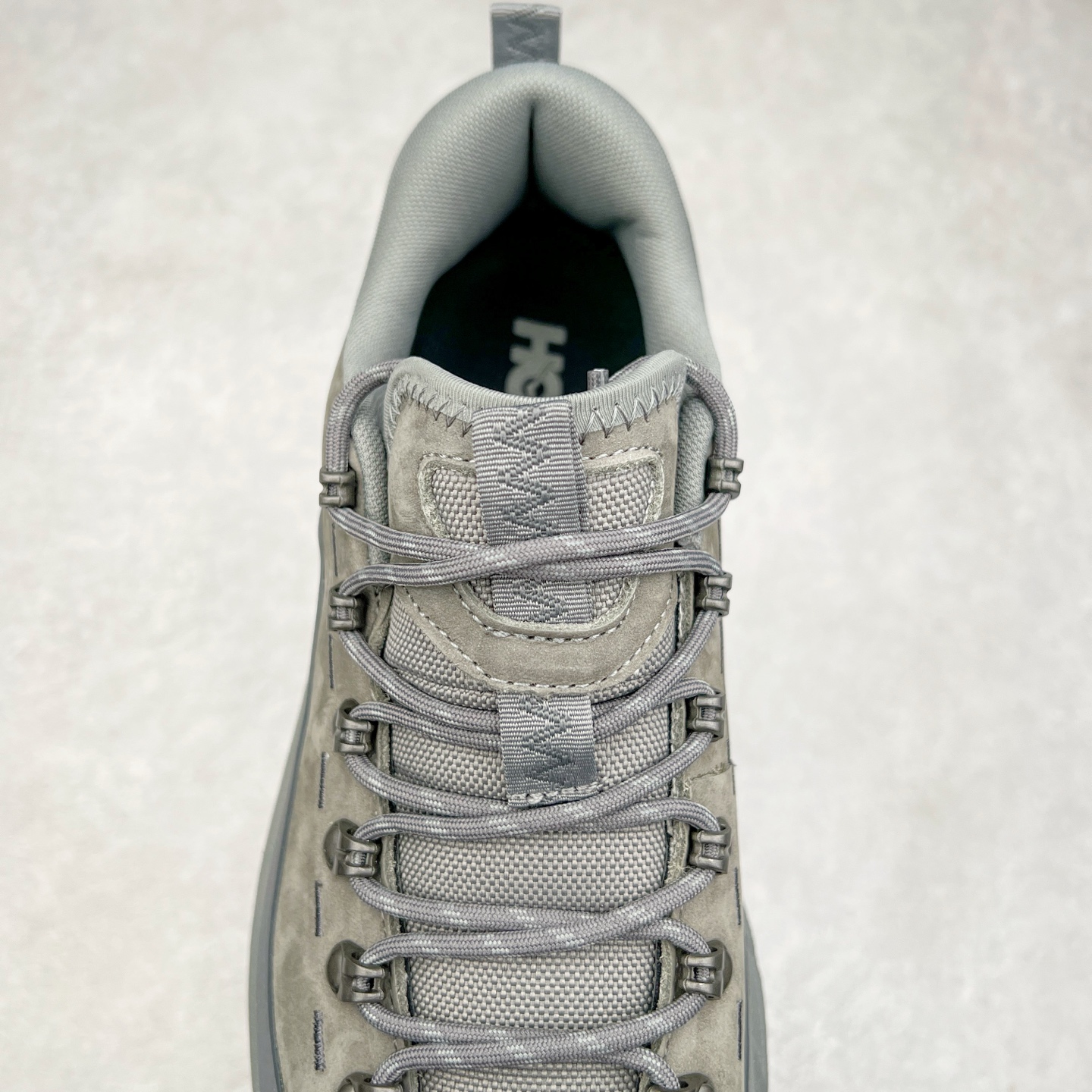 图片[5]-＃纯原 HOKA ONE ONE Tor Uitra Low 托亚潮流户外越野登山功能鞋 鞋款利用机能、户外、复古元素将都市型格与户外机能无缝结合 既能自由穿梭于城市的钢筋水泥之间 也能轻松演绎山系潮流搭配 全粒面皮革结合模压鞋口 提升持久耐穿度 直至鞋头的鞋带设计 舒适灵活的调节 搭配鞋头处HOKA ONE ONE飞翼纹饰 营造了个性十足的张扬气场 Tor Ultra 配备 Vibram® 鞋底与 EVA 和RMAT® 中底 给穿著者最佳的抓地力及舒适性 另外中底的金属摇杆可稳定脚部行程 当走过崎岖山路时依然让脚部得到平稳的感觉 而整对鞋以皮革和耐用尼龙布材打造 与坚固的鞋底相结合 可以牢固地支撑脚部和脚踝 另外外层搭载的Event技术 保持鞋履防水以及鞋内透气作用 尺码：36 36.5 37.5 38 38.5 39 40 40.5 41 42 42.5 43 44 44.5 45-选品中心