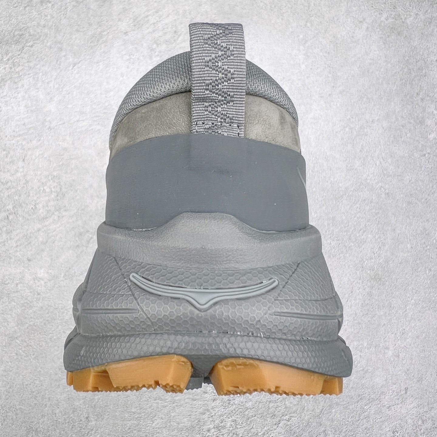 图片[8]-＃纯原 HOKA ONE ONE Tor Uitra Low 托亚潮流户外越野登山功能鞋 鞋款利用机能、户外、复古元素将都市型格与户外机能无缝结合 既能自由穿梭于城市的钢筋水泥之间 也能轻松演绎山系潮流搭配 全粒面皮革结合模压鞋口 提升持久耐穿度 直至鞋头的鞋带设计 舒适灵活的调节 搭配鞋头处HOKA ONE ONE飞翼纹饰 营造了个性十足的张扬气场 Tor Ultra 配备 Vibram® 鞋底与 EVA 和RMAT® 中底 给穿著者最佳的抓地力及舒适性 另外中底的金属摇杆可稳定脚部行程 当走过崎岖山路时依然让脚部得到平稳的感觉 而整对鞋以皮革和耐用尼龙布材打造 与坚固的鞋底相结合 可以牢固地支撑脚部和脚踝 另外外层搭载的Event技术 保持鞋履防水以及鞋内透气作用 尺码：36 36.5 37.5 38 38.5 39 40 40.5 41 42 42.5 43 44 44.5 45-选品中心