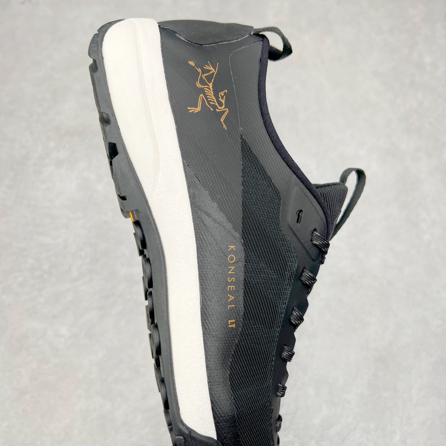 图片[6]-＃TZD特供 Arcteryx Konseal Lt 始祖鸟系列长距离越野登山徒步户外防水多功能运动跑鞋 台州原厂独家原底面配置 全套原厂生产指令加持 原厂特供Vibram外底 防水弹力尼龙布 外层热压TPU鞋面 随意纵横 内外盒标包装纸鞋带配件均同步公司 完美拉帮中底带钢印 仅服务市场百分之五高端客户 公司一样的东西 放心开冲 外贸 零售 裸鞋 渠道货 随意操作 承诺半个月内开胶直接换新 尺码同步官方：39.5 40 40.5 41 42 42.5 43 44 44.5 45-选品中心