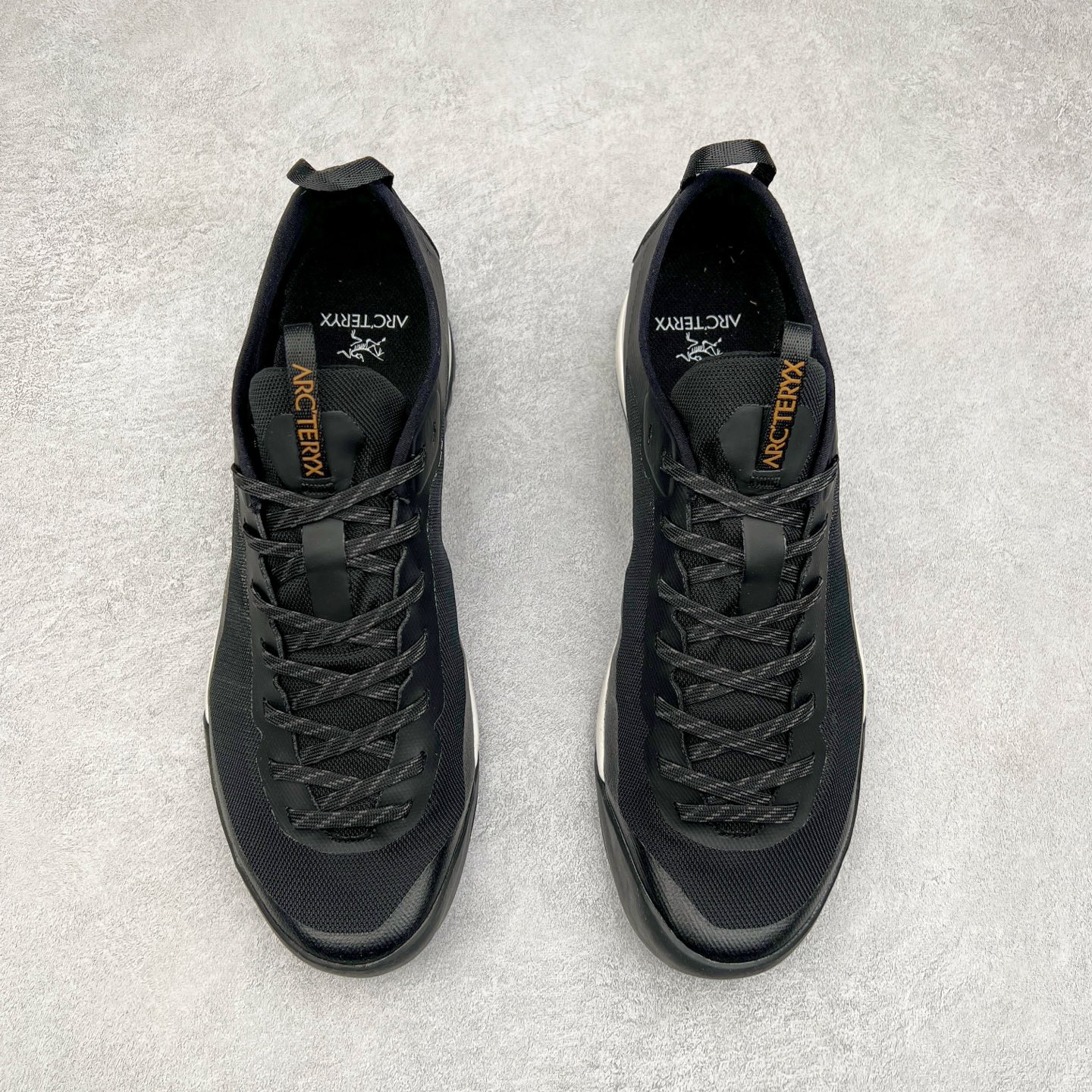 图片[2]-＃TZD特供 Arcteryx Konseal Lt 始祖鸟系列长距离越野登山徒步户外防水多功能运动跑鞋 台州原厂独家原底面配置 全套原厂生产指令加持 原厂特供Vibram外底 防水弹力尼龙布 外层热压TPU鞋面 随意纵横 内外盒标包装纸鞋带配件均同步公司 完美拉帮中底带钢印 仅服务市场百分之五高端客户 公司一样的东西 放心开冲 外贸 零售 裸鞋 渠道货 随意操作 承诺半个月内开胶直接换新 尺码同步官方：39.5 40 40.5 41 42 42.5 43 44 44.5 45-选品中心