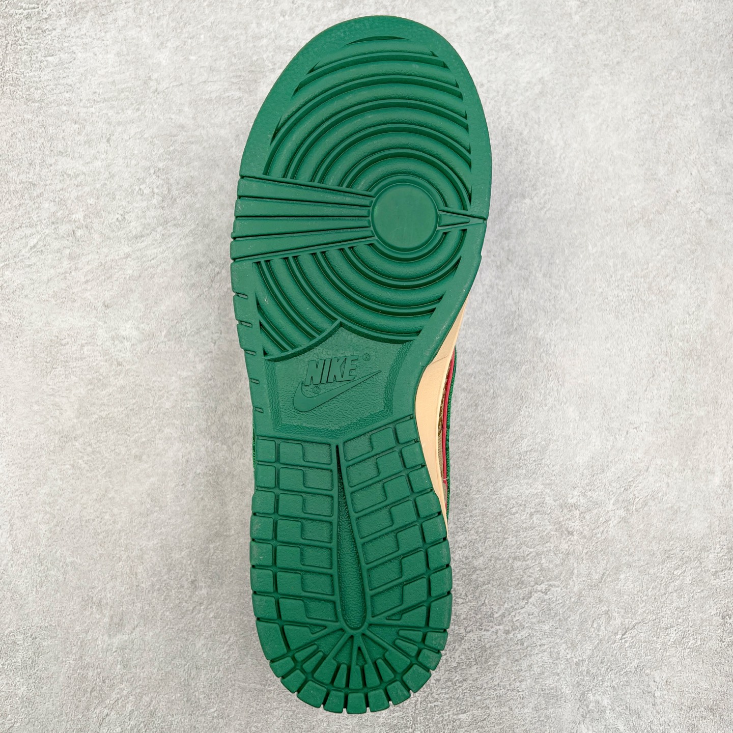 图片[9]-NK Dunk Low 定制配色 DQ1098-357 大厂出品 极力推荐 原装头层材料 独家版型蒸餾加工帶來的是更好的视觉和脚感体验大厂纯原品质出货 清洁度 电绣工艺 皮料切割干净无任何毛边 细节完美 实拍调校N版已经零色差零失真 百分百还原实物色彩所见即所得 不存在货不对板色差等低级问题 选购参考实物拍摄 不混卖不参货 只用心做好货严格选品 承诺混一赔十 尺码：36 36.5 37.5 38 38.5 39 40 40.5 41 42 42.5 43 44 44.5 45-选品中心