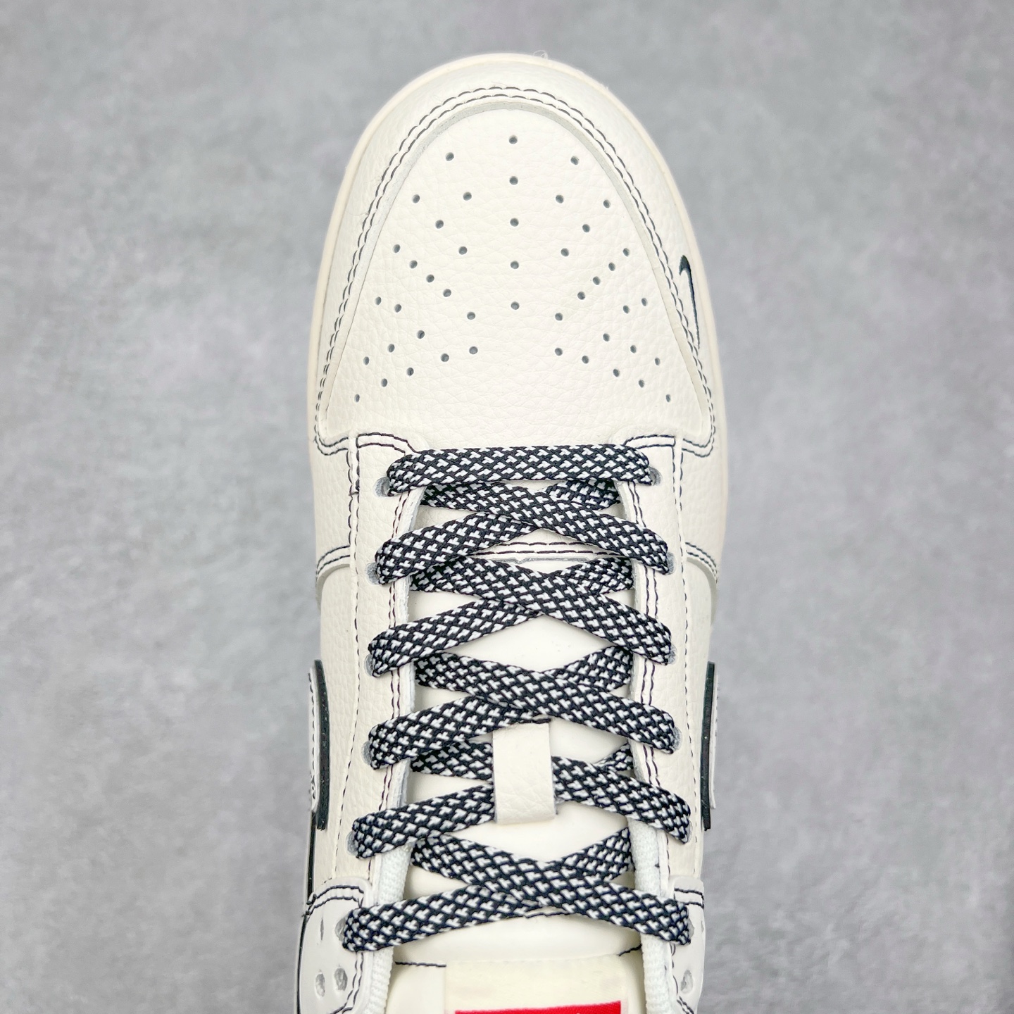 图片[4]-NK Dunk Low 定制配色 JJ2508-560 大厂出品 极力推荐 原装头层材料 独家版型蒸餾加工帶來的是更好的视觉和脚感体验大厂纯原品质出货 清洁度 电绣工艺 皮料切割干净无任何毛边 细节完美 实拍调校N版已经零色差零失真 百分百还原实物色彩所见即所得 不存在货不对板色差等低级问题 选购参考实物拍摄 不混卖不参货 只用心做好货严格选品 承诺混一赔十 尺码：36 36.5 37.5 38 38.5 39 40 40.5 41 42 42.5 43 44 44.5 45-选品中心