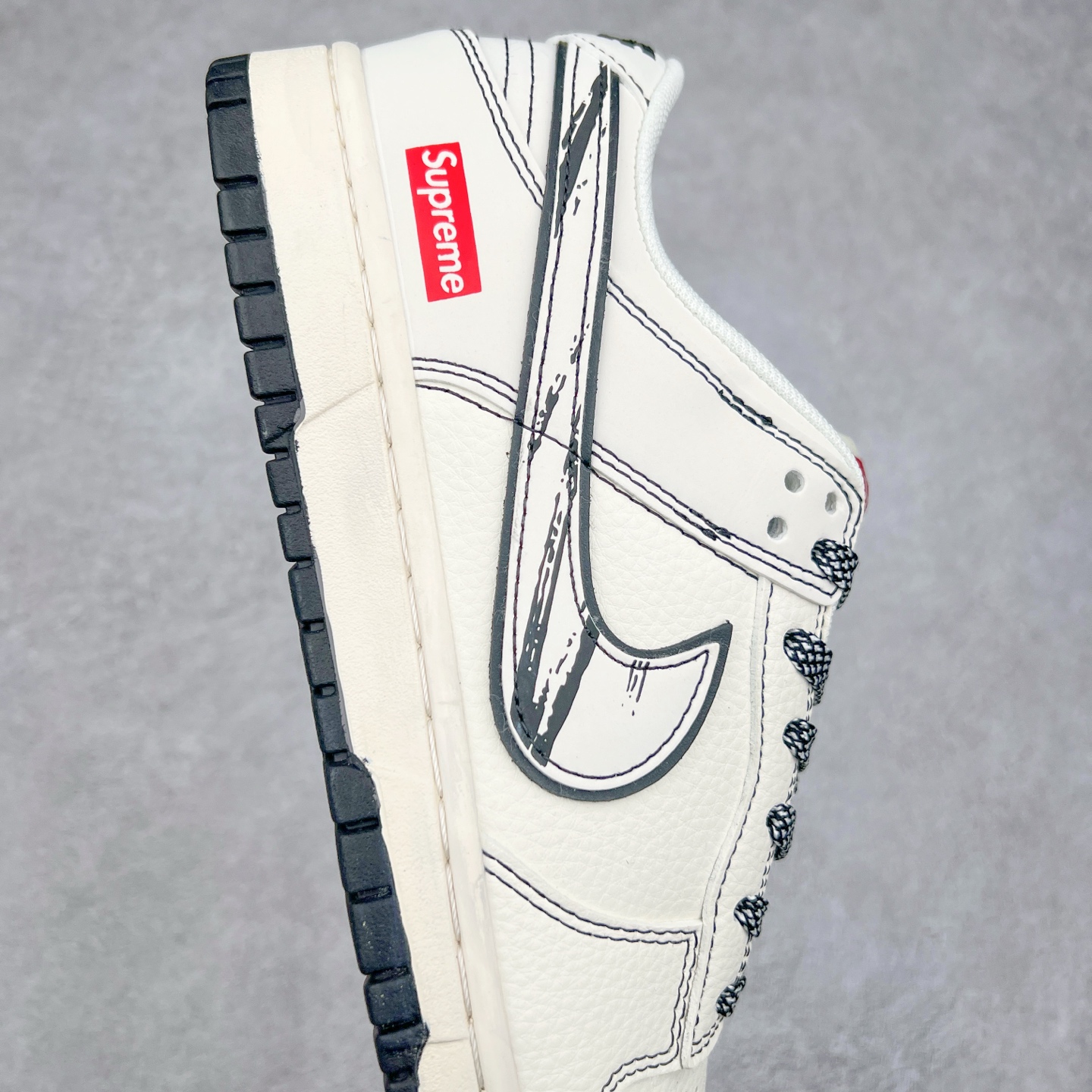 图片[6]-NK Dunk Low 定制配色 JJ2508-560 大厂出品 极力推荐 原装头层材料 独家版型蒸餾加工帶來的是更好的视觉和脚感体验大厂纯原品质出货 清洁度 电绣工艺 皮料切割干净无任何毛边 细节完美 实拍调校N版已经零色差零失真 百分百还原实物色彩所见即所得 不存在货不对板色差等低级问题 选购参考实物拍摄 不混卖不参货 只用心做好货严格选品 承诺混一赔十 尺码：36 36.5 37.5 38 38.5 39 40 40.5 41 42 42.5 43 44 44.5 45-选品中心