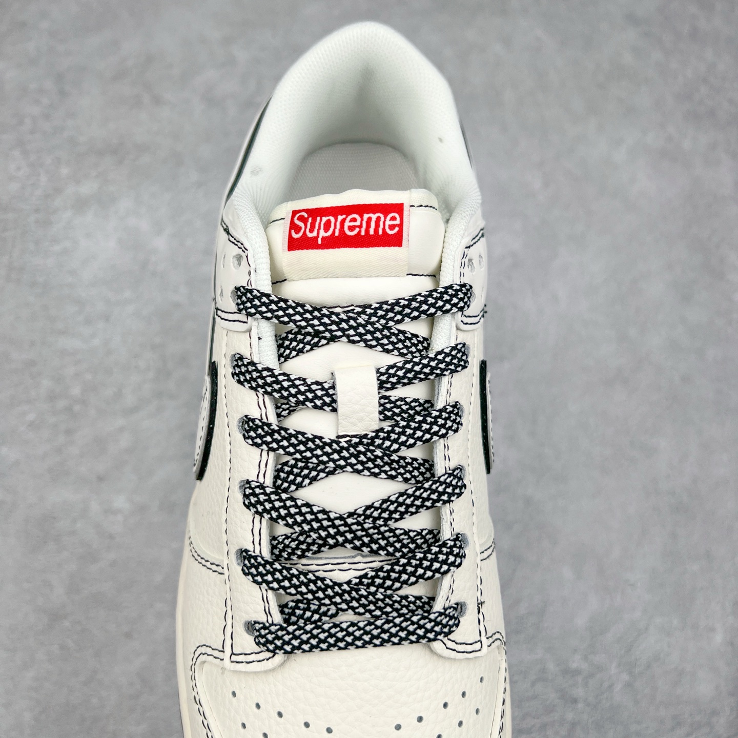 图片[5]-NK Dunk Low 定制配色 JJ2508-560 大厂出品 极力推荐 原装头层材料 独家版型蒸餾加工帶來的是更好的视觉和脚感体验大厂纯原品质出货 清洁度 电绣工艺 皮料切割干净无任何毛边 细节完美 实拍调校N版已经零色差零失真 百分百还原实物色彩所见即所得 不存在货不对板色差等低级问题 选购参考实物拍摄 不混卖不参货 只用心做好货严格选品 承诺混一赔十 尺码：36 36.5 37.5 38 38.5 39 40 40.5 41 42 42.5 43 44 44.5 45-选品中心