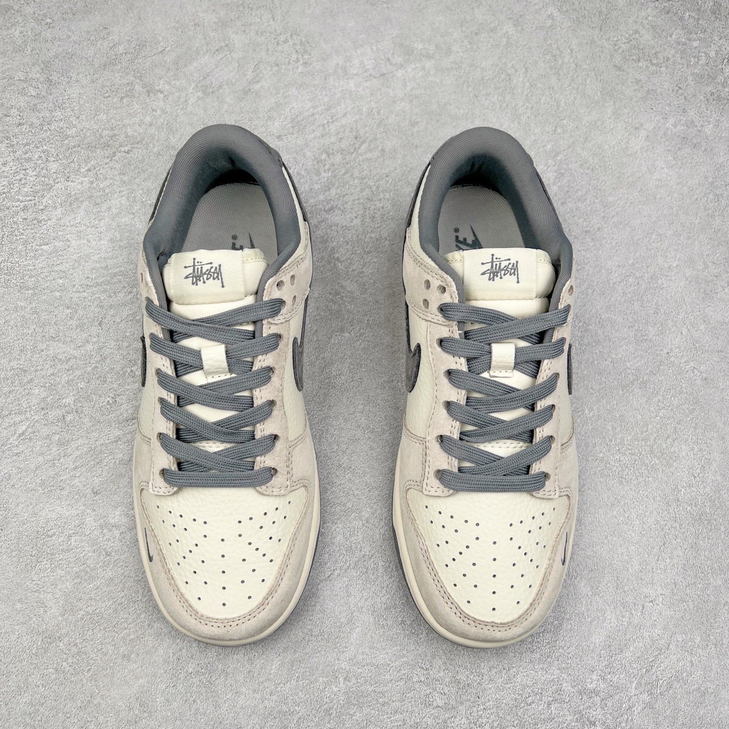 图片[2]-NK Dunk Low 定制配色 FC1688-154 大厂出品 极力推荐 原装头层材料 独家版型蒸餾加工帶來的是更好的视觉和脚感体验大厂纯原品质出货 清洁度 电绣工艺 皮料切割干净无任何毛边 细节完美 实拍调校N版已经零色差零失真 百分百还原实物色彩所见即所得 不存在货不对板色差等低级问题 选购参考实物拍摄 不混卖不参货 只用心做好货严格选品 承诺混一赔十 尺码：36 36.5 37.5 38 38.5 39 40 40.5 41 42 42.5 43 44 44.5 45-选品中心