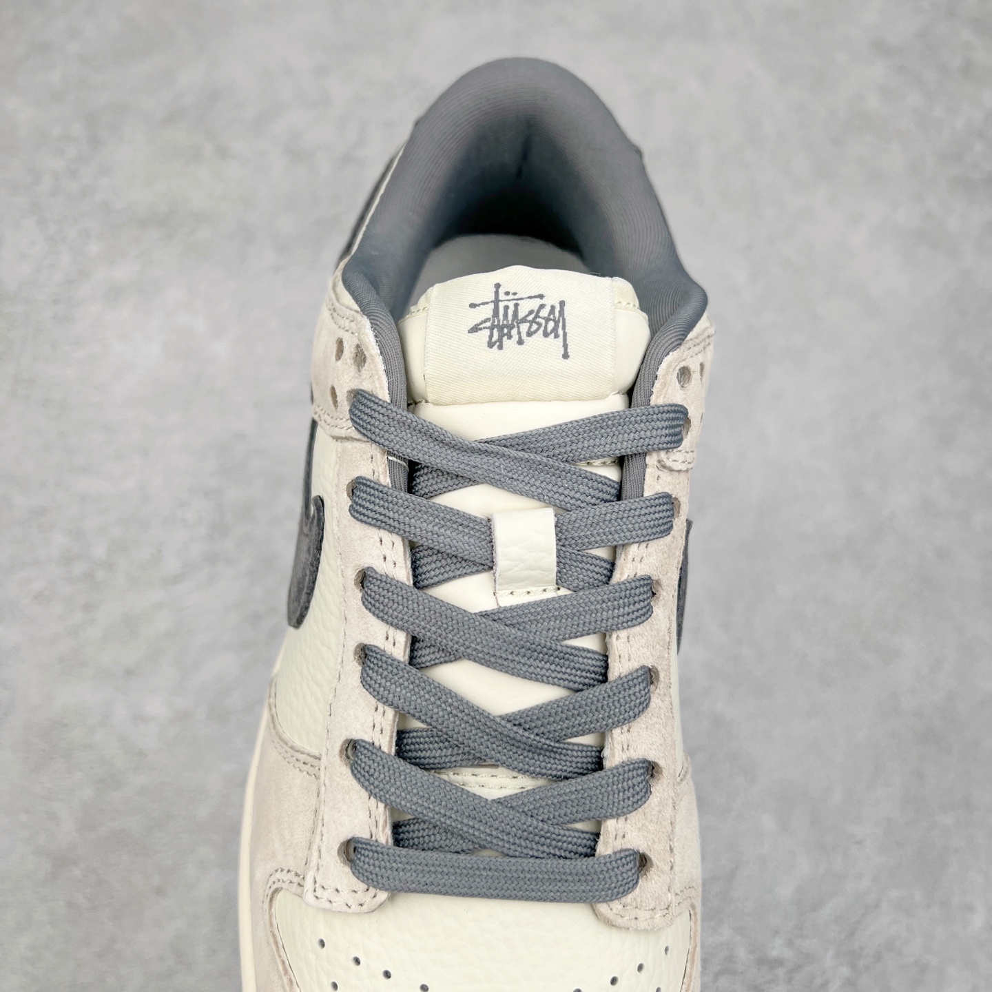 图片[5]-NK Dunk Low 定制配色 FC1688-154 大厂出品 极力推荐 原装头层材料 独家版型蒸餾加工帶來的是更好的视觉和脚感体验大厂纯原品质出货 清洁度 电绣工艺 皮料切割干净无任何毛边 细节完美 实拍调校N版已经零色差零失真 百分百还原实物色彩所见即所得 不存在货不对板色差等低级问题 选购参考实物拍摄 不混卖不参货 只用心做好货严格选品 承诺混一赔十 尺码：36 36.5 37.5 38 38.5 39 40 40.5 41 42 42.5 43 44 44.5 45-选品中心