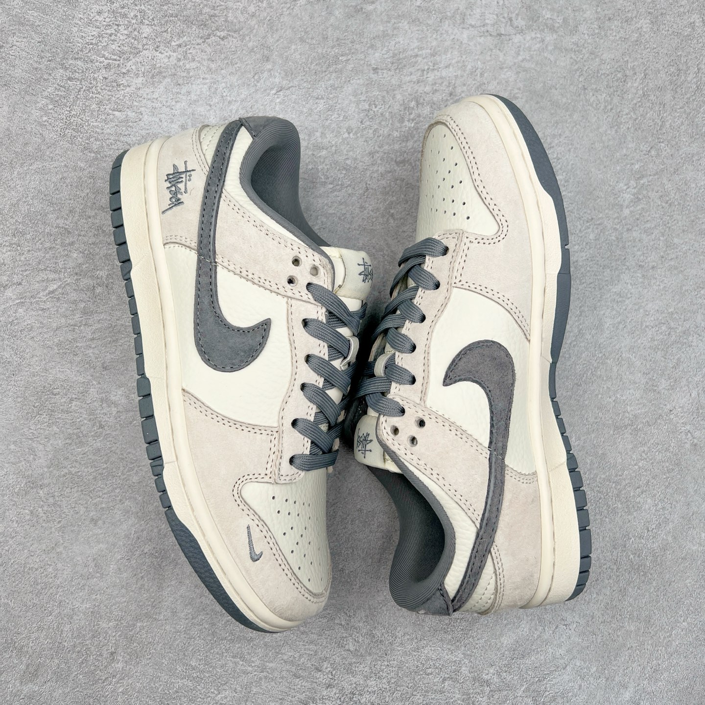 图片[3]-NK Dunk Low 定制配色 FC1688-154 大厂出品 极力推荐 原装头层材料 独家版型蒸餾加工帶來的是更好的视觉和脚感体验大厂纯原品质出货 清洁度 电绣工艺 皮料切割干净无任何毛边 细节完美 实拍调校N版已经零色差零失真 百分百还原实物色彩所见即所得 不存在货不对板色差等低级问题 选购参考实物拍摄 不混卖不参货 只用心做好货严格选品 承诺混一赔十 尺码：36 36.5 37.5 38 38.5 39 40 40.5 41 42 42.5 43 44 44.5 45-选品中心