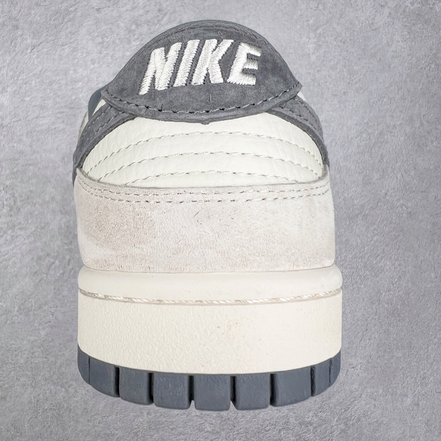 图片[8]-NK Dunk Low 定制配色 FC1688-154 大厂出品 极力推荐 原装头层材料 独家版型蒸餾加工帶來的是更好的视觉和脚感体验大厂纯原品质出货 清洁度 电绣工艺 皮料切割干净无任何毛边 细节完美 实拍调校N版已经零色差零失真 百分百还原实物色彩所见即所得 不存在货不对板色差等低级问题 选购参考实物拍摄 不混卖不参货 只用心做好货严格选品 承诺混一赔十 尺码：36 36.5 37.5 38 38.5 39 40 40.5 41 42 42.5 43 44 44.5 45-选品中心