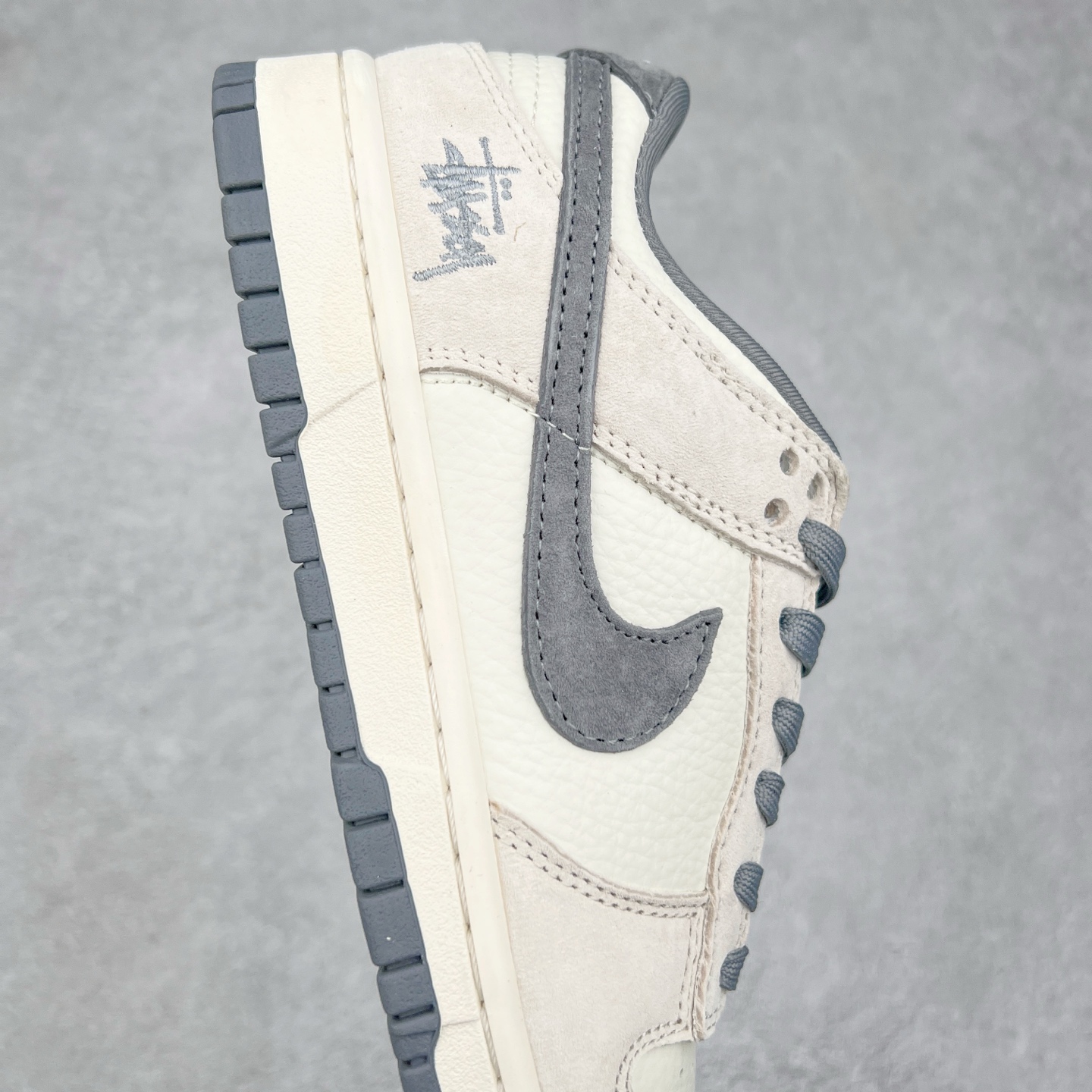 图片[6]-NK Dunk Low 定制配色 FC1688-154 大厂出品 极力推荐 原装头层材料 独家版型蒸餾加工帶來的是更好的视觉和脚感体验大厂纯原品质出货 清洁度 电绣工艺 皮料切割干净无任何毛边 细节完美 实拍调校N版已经零色差零失真 百分百还原实物色彩所见即所得 不存在货不对板色差等低级问题 选购参考实物拍摄 不混卖不参货 只用心做好货严格选品 承诺混一赔十 尺码：36 36.5 37.5 38 38.5 39 40 40.5 41 42 42.5 43 44 44.5 45-选品中心