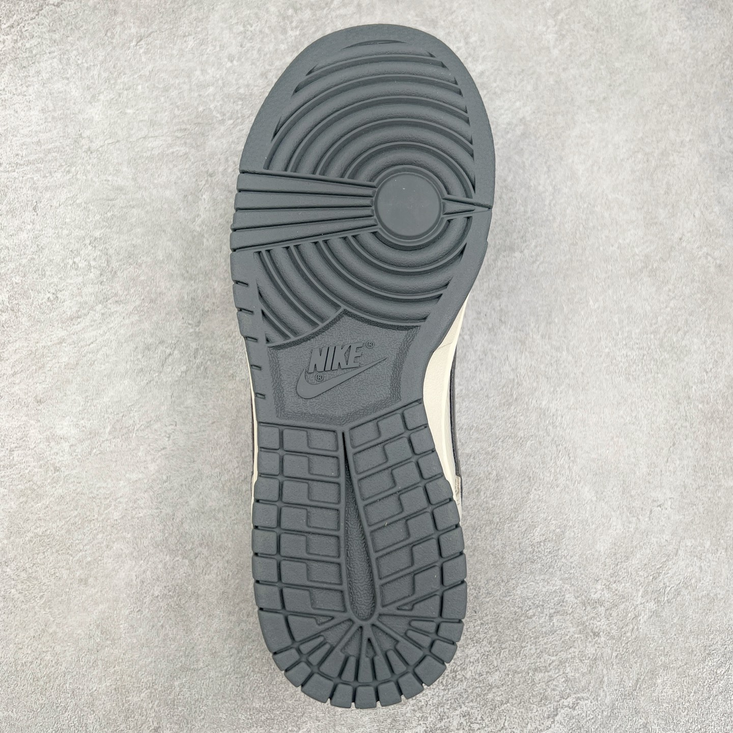 图片[9]-NK Dunk Low 定制配色 FC1688-154 大厂出品 极力推荐 原装头层材料 独家版型蒸餾加工帶來的是更好的视觉和脚感体验大厂纯原品质出货 清洁度 电绣工艺 皮料切割干净无任何毛边 细节完美 实拍调校N版已经零色差零失真 百分百还原实物色彩所见即所得 不存在货不对板色差等低级问题 选购参考实物拍摄 不混卖不参货 只用心做好货严格选品 承诺混一赔十 尺码：36 36.5 37.5 38 38.5 39 40 40.5 41 42 42.5 43 44 44.5 45-选品中心