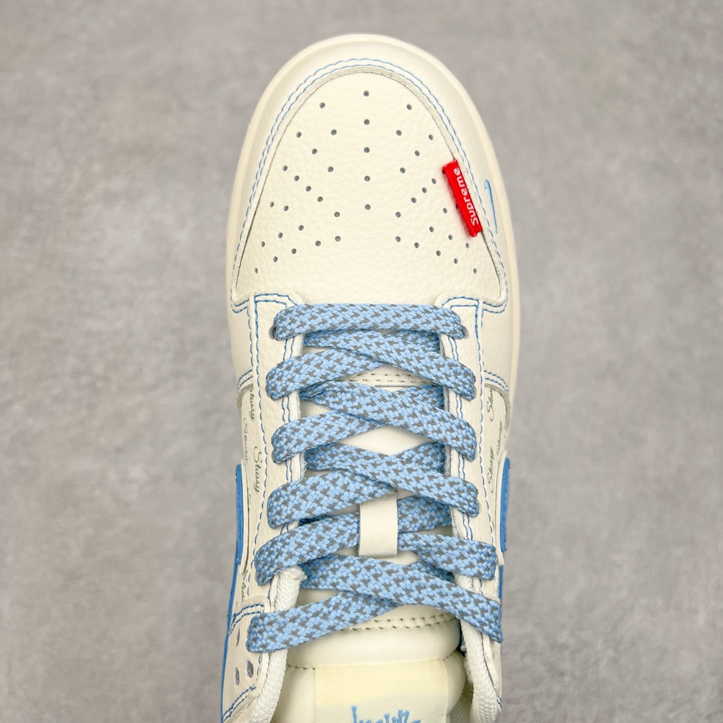 图片[4]-NK Dunk Low 定制配色 XS6089-534 大厂出品 极力推荐 原装头层材料 独家版型蒸餾加工帶來的是更好的视觉和脚感体验大厂纯原品质出货 清洁度 电绣工艺 皮料切割干净无任何毛边 细节完美 实拍调校N版已经零色差零失真 百分百还原实物色彩所见即所得 不存在货不对板色差等低级问题 选购参考实物拍摄 不混卖不参货 只用心做好货严格选品 承诺混一赔十 尺码：36 36.5 37.5 38 38.5 39 40 40.5 41 42 42.5 43 44 44.5 45-选品中心