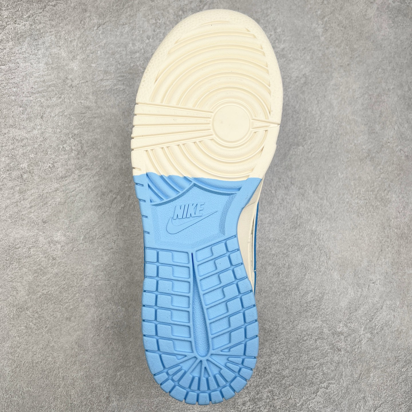 图片[9]-NK Dunk Low 定制配色 XS6089-534 大厂出品 极力推荐 原装头层材料 独家版型蒸餾加工帶來的是更好的视觉和脚感体验大厂纯原品质出货 清洁度 电绣工艺 皮料切割干净无任何毛边 细节完美 实拍调校N版已经零色差零失真 百分百还原实物色彩所见即所得 不存在货不对板色差等低级问题 选购参考实物拍摄 不混卖不参货 只用心做好货严格选品 承诺混一赔十 尺码：36 36.5 37.5 38 38.5 39 40 40.5 41 42 42.5 43 44 44.5 45-选品中心