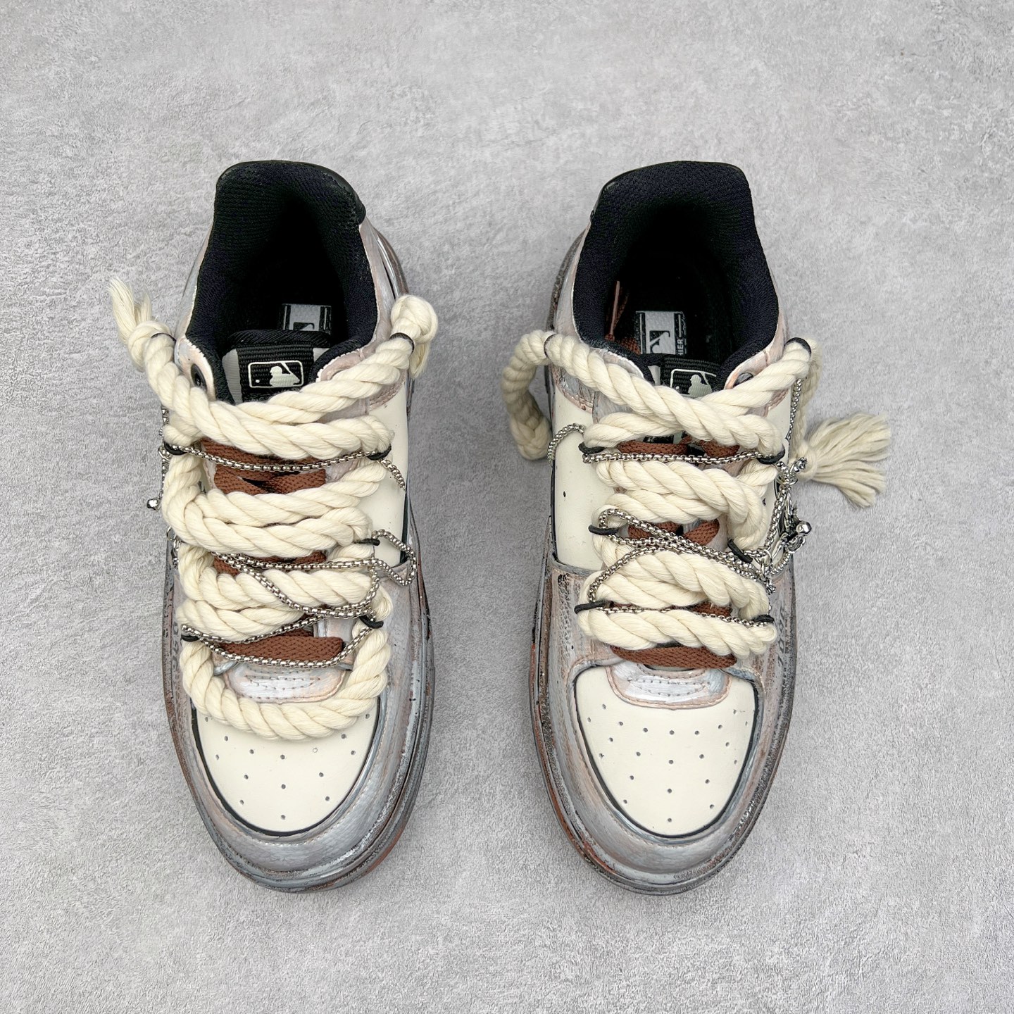 图片[2]-MLB Chunky Liner Basic 复古印花学长鞋系列低帮轻量增高厚底百搭休闲运动慢跑鞋板鞋 定制配色 Korea韩国联名NY美国榄球纽约洋基队限定 韩国代购专供 全套原楦原纸板原厂数据开发 正确中底拉帮中底网布细节 平台代购专供 左脚内置芯片 韩国代购吊牌标贴 独家一比一RB+MD组合大底 高频后跟小人Logo精准对位立体饱满 正确网布加超迁鞋面 转印中底走线紧密 转印Logo工艺表层防刮不掉色 尺码：35 36 36.5 37.5 38 38.5 39 40 40.5 41 42 42.5 43 44 45-选品中心