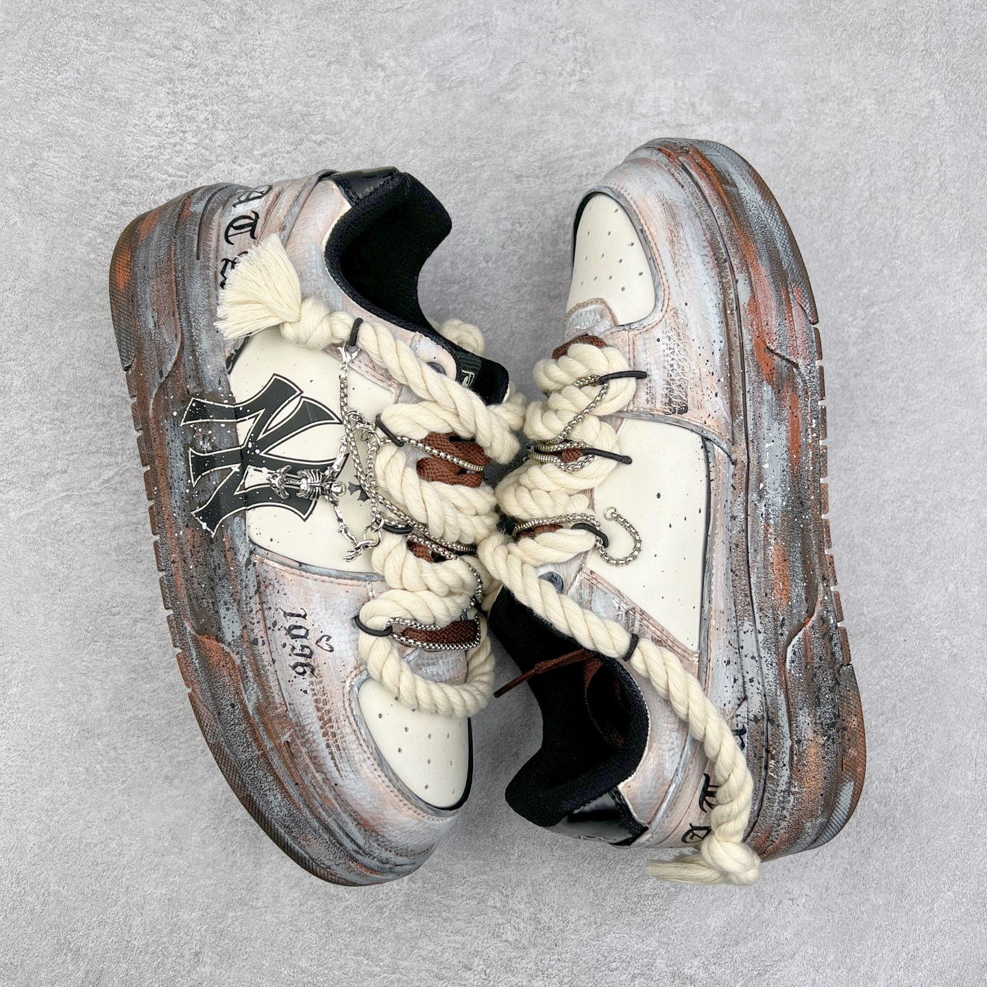 图片[3]-MLB Chunky Liner Basic 复古印花学长鞋系列低帮轻量增高厚底百搭休闲运动慢跑鞋板鞋 定制配色 Korea韩国联名NY美国榄球纽约洋基队限定 韩国代购专供 全套原楦原纸板原厂数据开发 正确中底拉帮中底网布细节 平台代购专供 左脚内置芯片 韩国代购吊牌标贴 独家一比一RB+MD组合大底 高频后跟小人Logo精准对位立体饱满 正确网布加超迁鞋面 转印中底走线紧密 转印Logo工艺表层防刮不掉色 尺码：35 36 36.5 37.5 38 38.5 39 40 40.5 41 42 42.5 43 44 45-选品中心