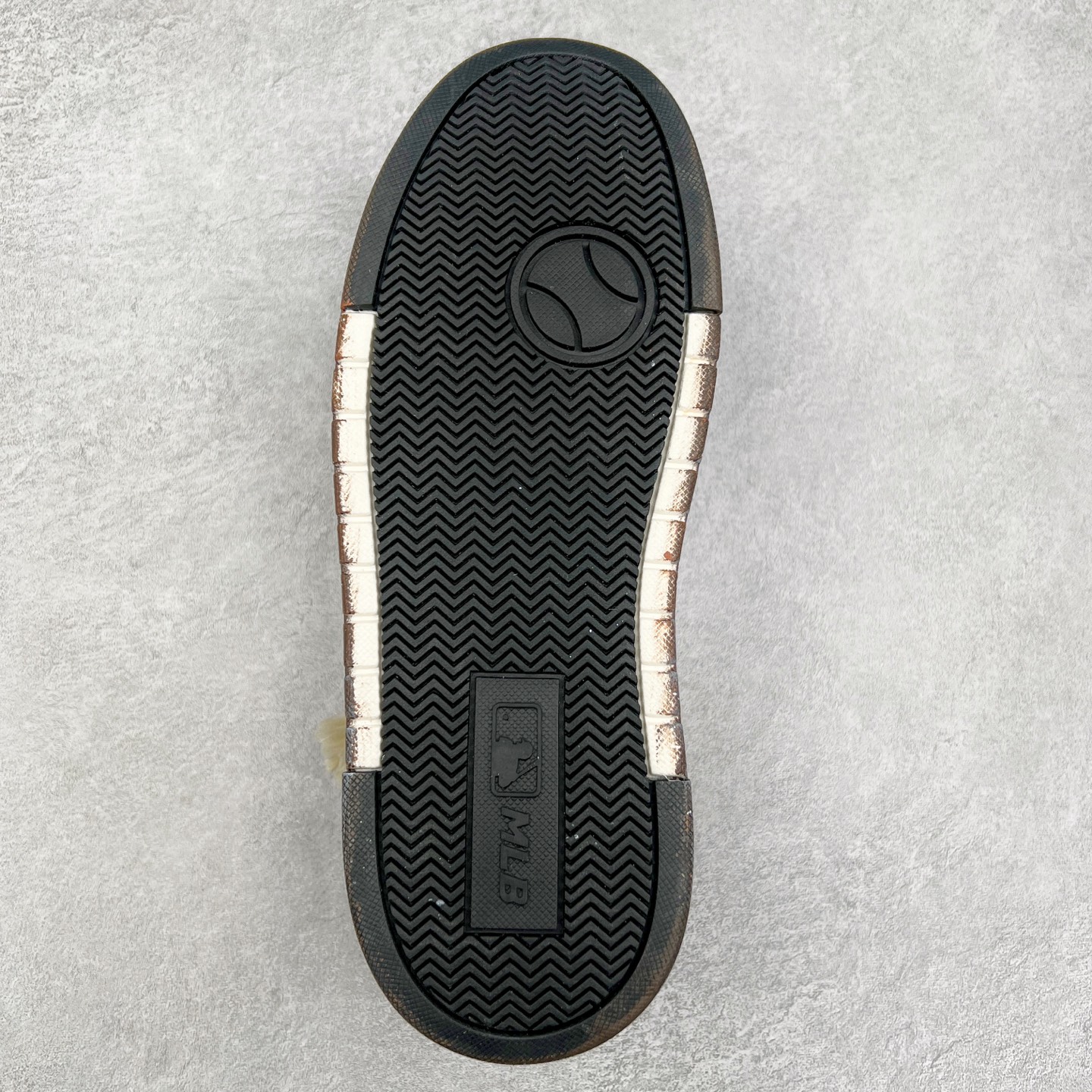 图片[9]-MLB Chunky Liner Basic 复古印花学长鞋系列低帮轻量增高厚底百搭休闲运动慢跑鞋板鞋 定制配色 Korea韩国联名NY美国榄球纽约洋基队限定 韩国代购专供 全套原楦原纸板原厂数据开发 正确中底拉帮中底网布细节 平台代购专供 左脚内置芯片 韩国代购吊牌标贴 独家一比一RB+MD组合大底 高频后跟小人Logo精准对位立体饱满 正确网布加超迁鞋面 转印中底走线紧密 转印Logo工艺表层防刮不掉色 尺码：35 36 36.5 37.5 38 38.5 39 40 40.5 41 42 42.5 43 44 45-选品中心