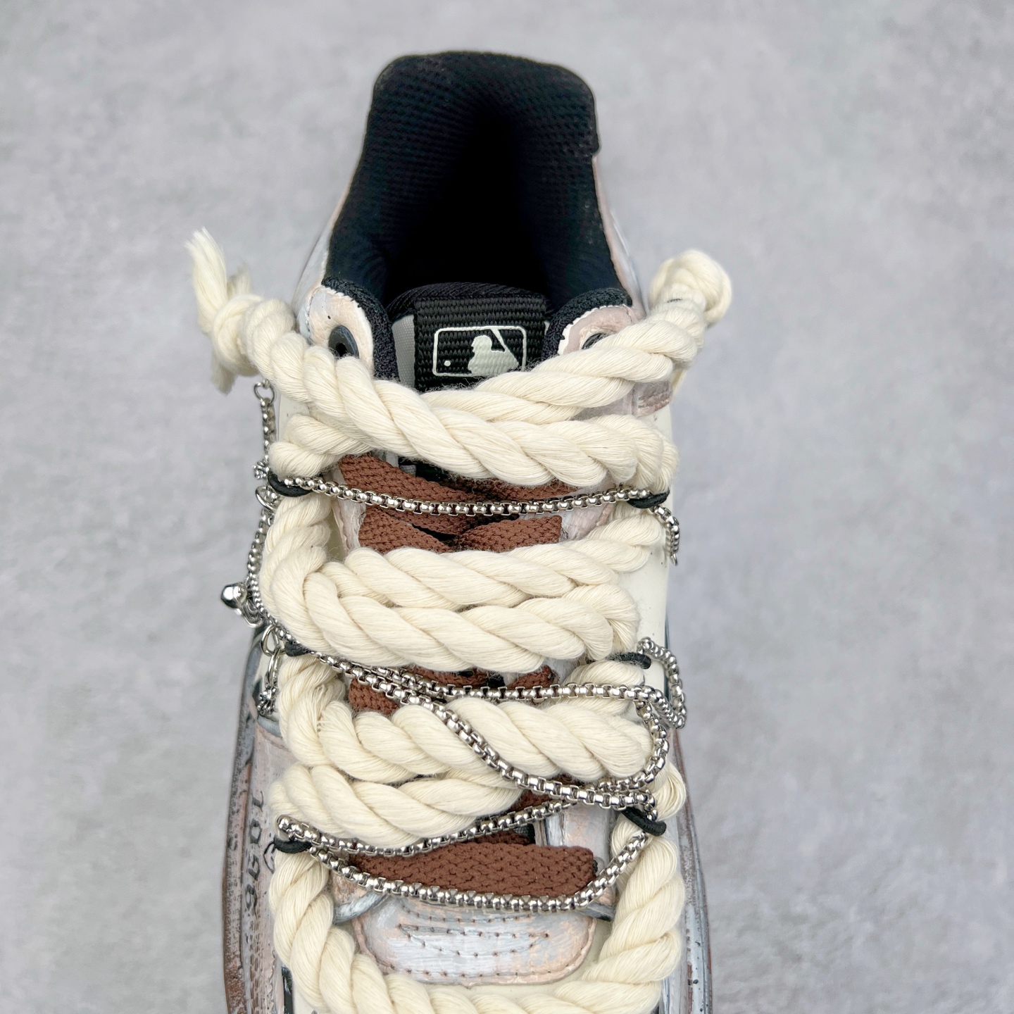 图片[5]-MLB Chunky Liner Basic 复古印花学长鞋系列低帮轻量增高厚底百搭休闲运动慢跑鞋板鞋 定制配色 Korea韩国联名NY美国榄球纽约洋基队限定 韩国代购专供 全套原楦原纸板原厂数据开发 正确中底拉帮中底网布细节 平台代购专供 左脚内置芯片 韩国代购吊牌标贴 独家一比一RB+MD组合大底 高频后跟小人Logo精准对位立体饱满 正确网布加超迁鞋面 转印中底走线紧密 转印Logo工艺表层防刮不掉色 尺码：35 36 36.5 37.5 38 38.5 39 40 40.5 41 42 42.5 43 44 45-选品中心