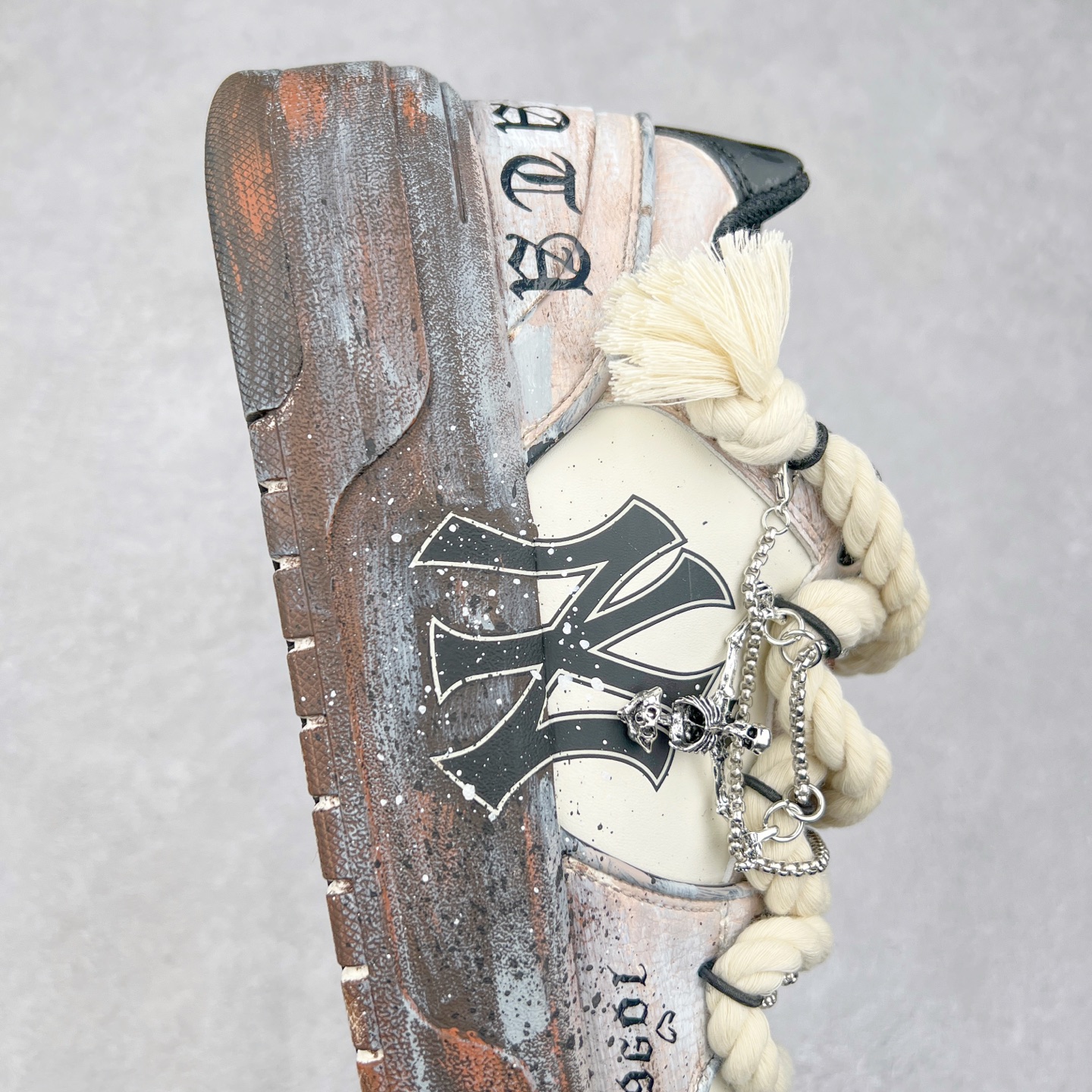 图片[6]-MLB Chunky Liner Basic 复古印花学长鞋系列低帮轻量增高厚底百搭休闲运动慢跑鞋板鞋 定制配色 Korea韩国联名NY美国榄球纽约洋基队限定 韩国代购专供 全套原楦原纸板原厂数据开发 正确中底拉帮中底网布细节 平台代购专供 左脚内置芯片 韩国代购吊牌标贴 独家一比一RB+MD组合大底 高频后跟小人Logo精准对位立体饱满 正确网布加超迁鞋面 转印中底走线紧密 转印Logo工艺表层防刮不掉色 尺码：35 36 36.5 37.5 38 38.5 39 40 40.5 41 42 42.5 43 44 45-选品中心