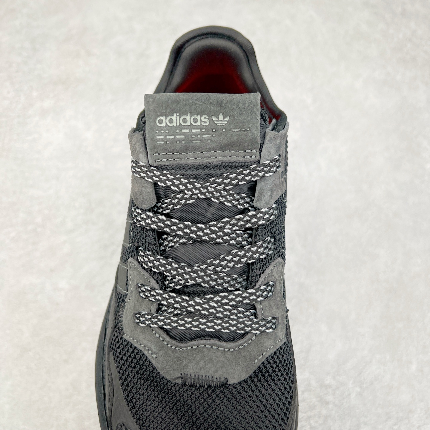 图片[5]-AD originals Nite Jogger Pride 夜行者减震耐磨低帮反光复古休闲百搭运动跑鞋 原厂材料 原厂大底 原装工艺 原鞋一致 记忆海绵 鞋眼使用原鞋一致电绣加针车工艺 后跟全部一致采用原鞋工艺 四针六线进口机 区别市面三针五线 头层皮打造 原厂流水标 3D喷漆 瞄漆 私家独模 网布搭配麂皮拼接打造鞋面 极具复古风格鞋头及鞋跟点缀3M反光设计 极为亮眼中底采用全掌Boost科技 厚度相当可观 脚感极佳 尺码：36 36⅔ 37⅓ 38 38⅔ 39⅓ 40 40⅔ 41⅓ 42 42⅔ 43⅓ 44 44⅔ 45-选品中心